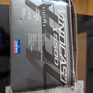 NEW DAIWA WIND CAST 5500 X. FISHING REEL