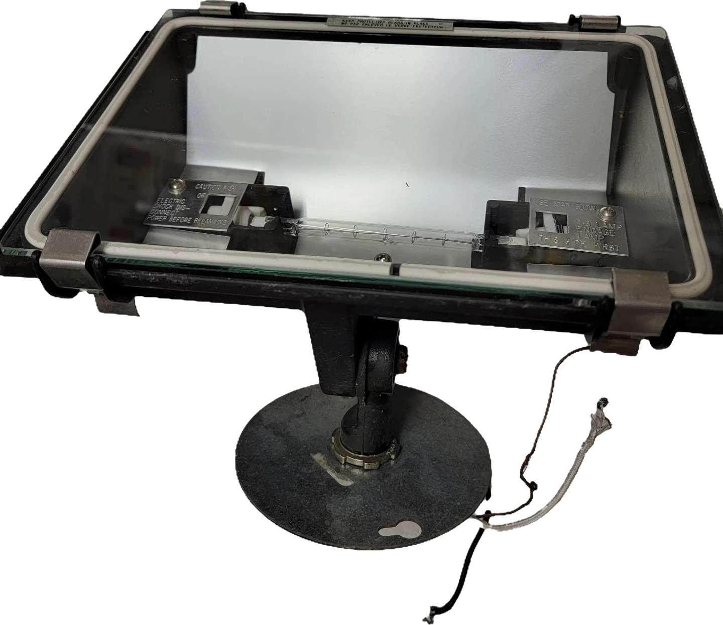 Commercial-grade floodlight w/ extra 300W bulb