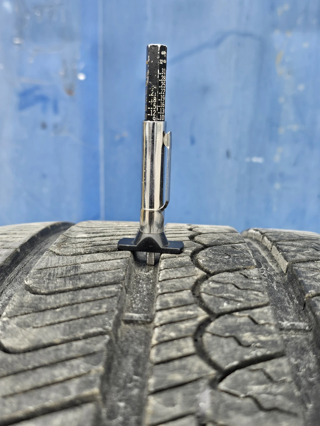 285/45 R22 PIRELLI ALL SEASON TIRES - photo 3