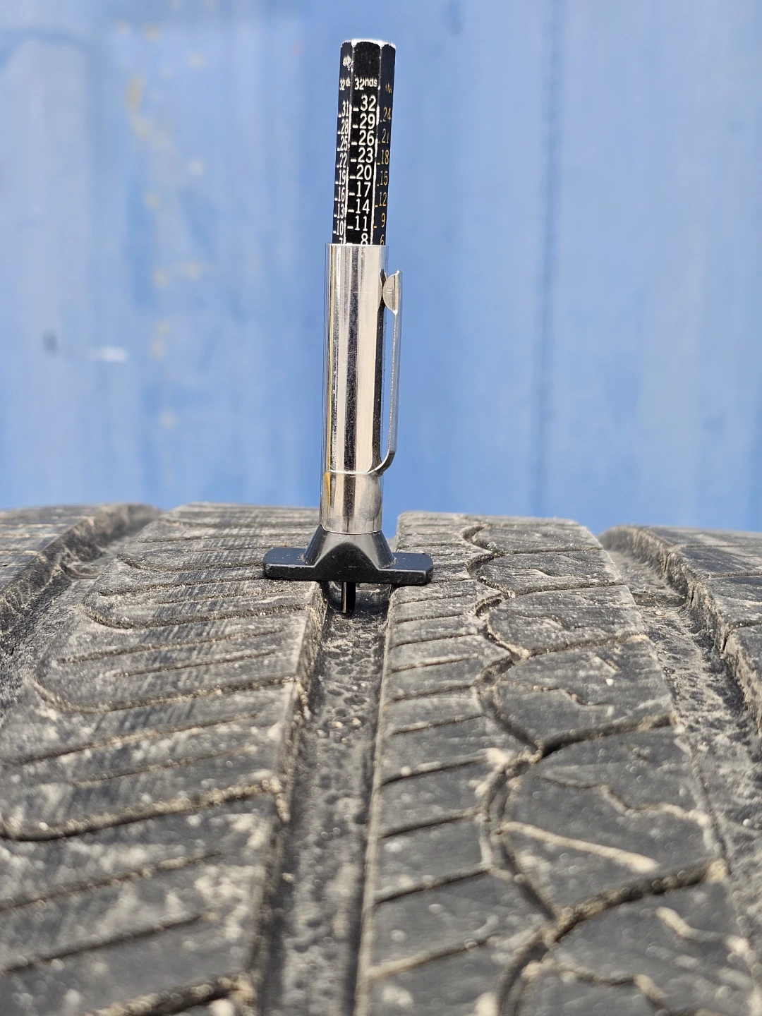 285/45 R22 PIRELLI ALL SEASON TIRES - photo 4