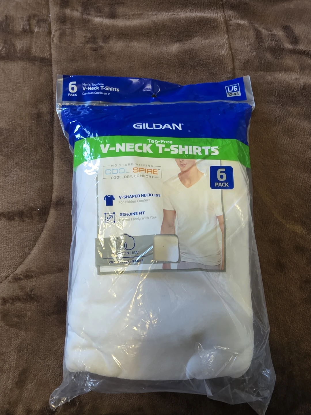 Gildan Men's V-Neck Tag-Free T-Shirts - 6 Pack (Large)
