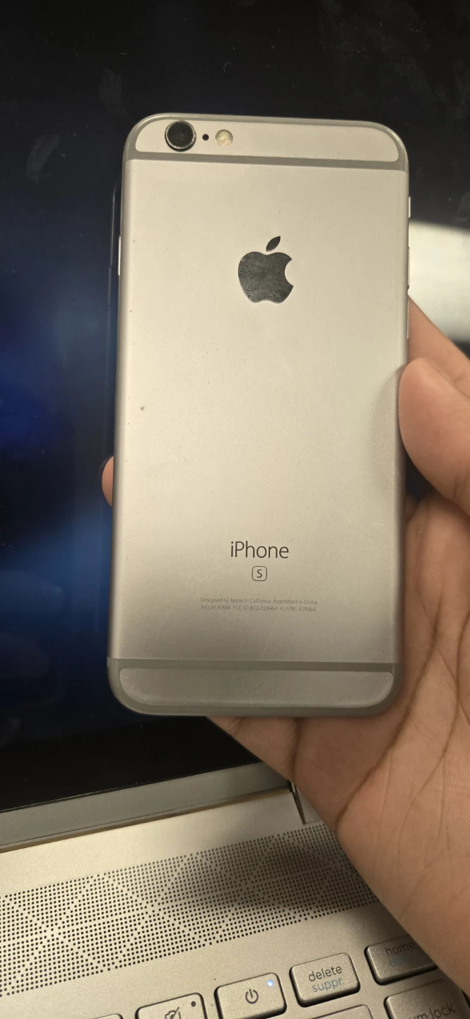 Best offer takes Apple iPhone 6s - 32GB - Silver