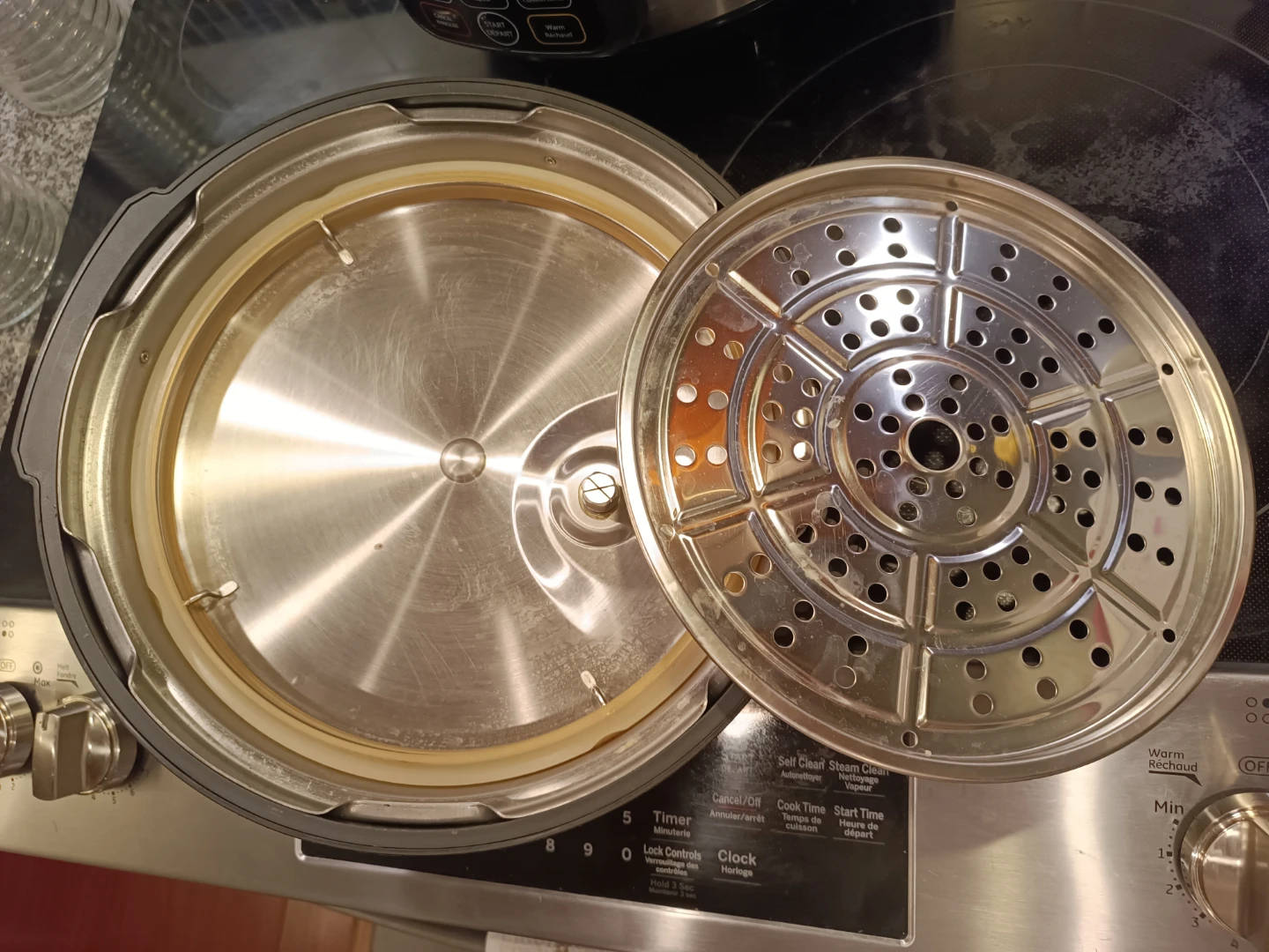 Starfrit Electric Pressure Cooker - photo 3