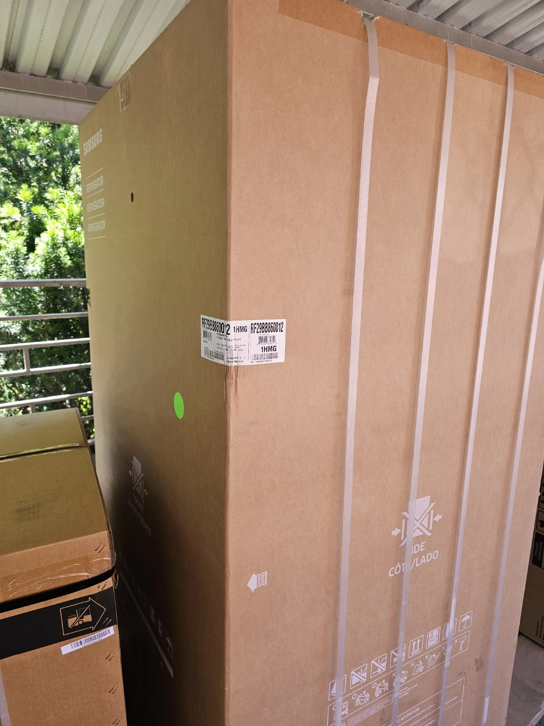 New Samsung Bespoke 36in white panel Refrigerator - photo 2