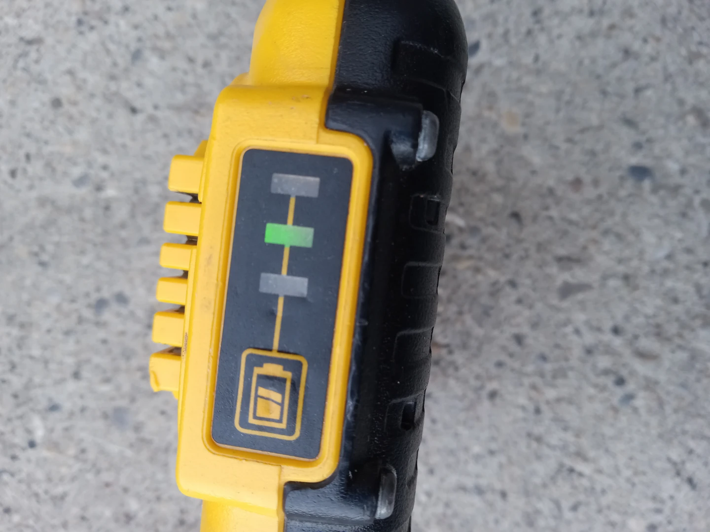 DEWALT 20V MAX 2.0 Ah Battery - photo 2