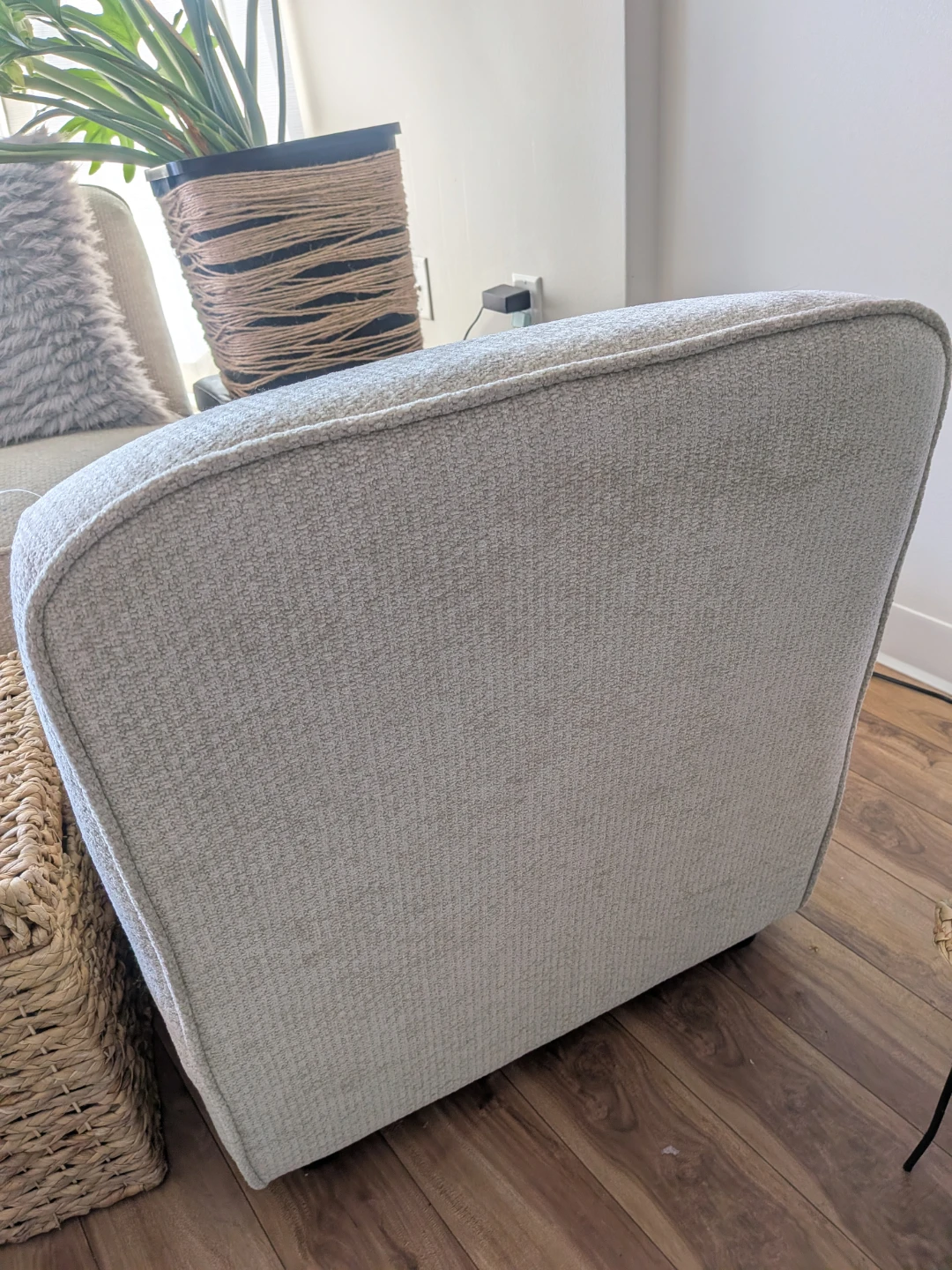 Cream upholstered accent chair - photo 2