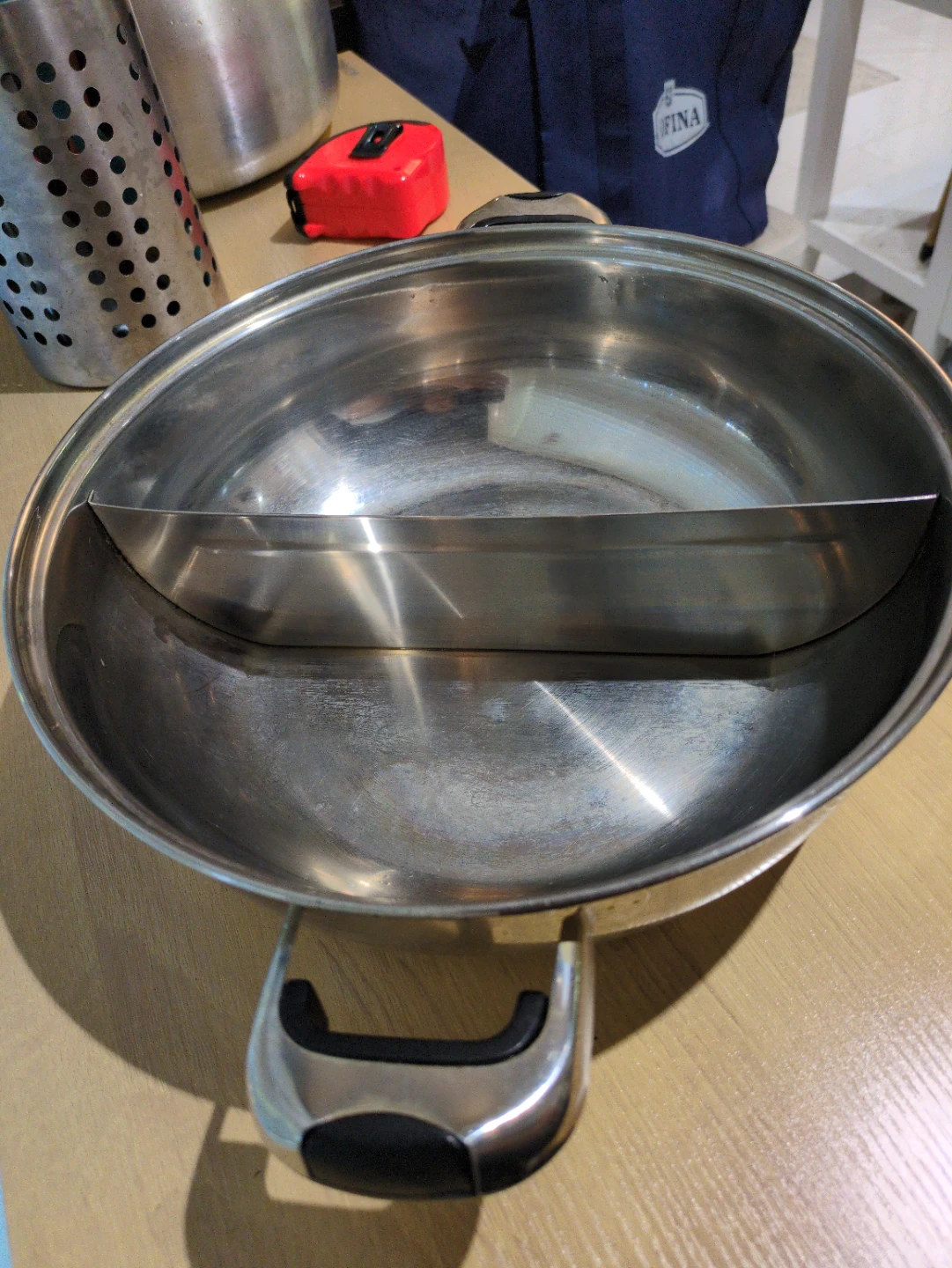 Stainless Steel Divided Hot Pot with Glass Lid - photo 3