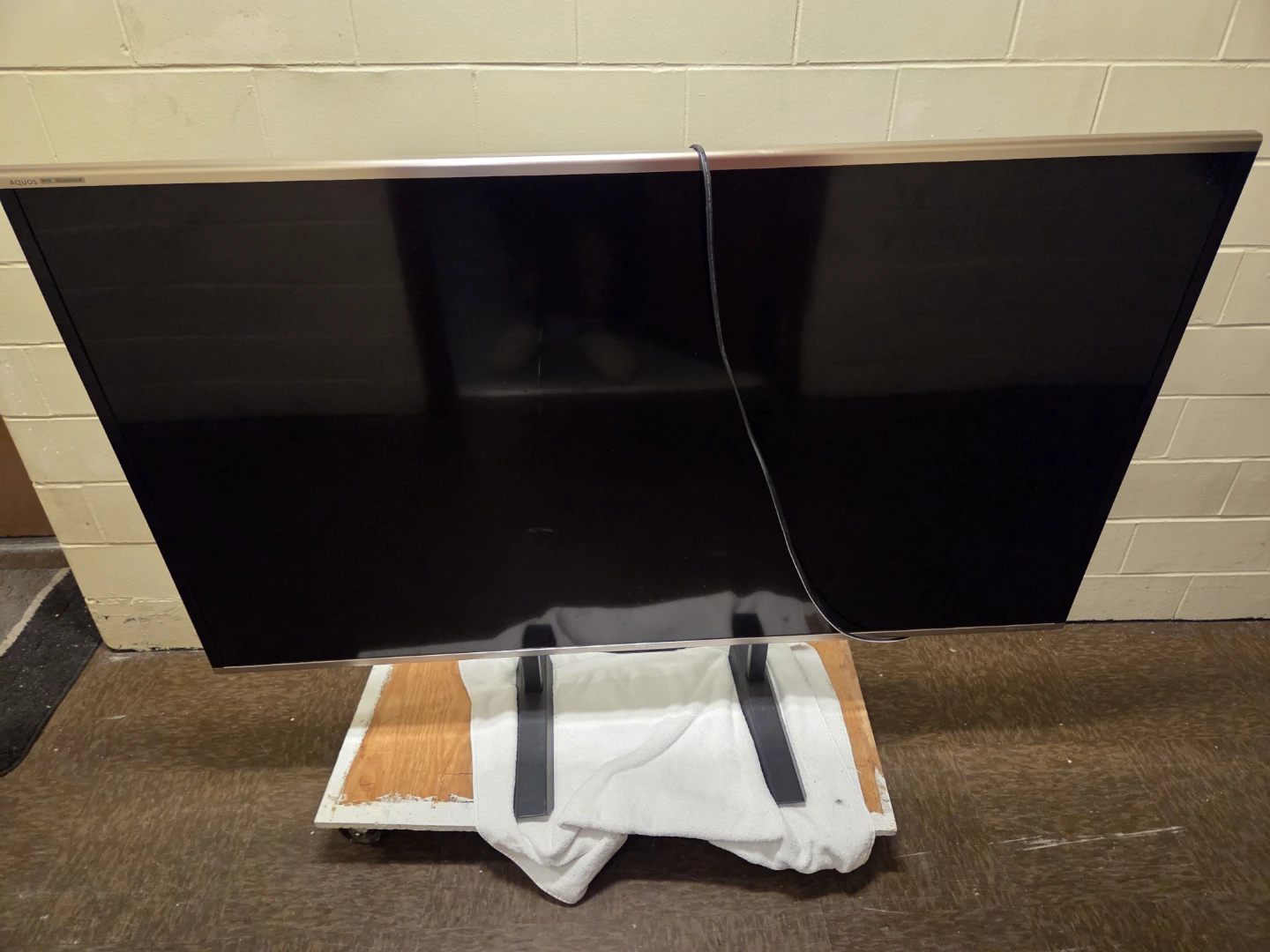 Sharp LC-60UQ17U 60-inch LED TV