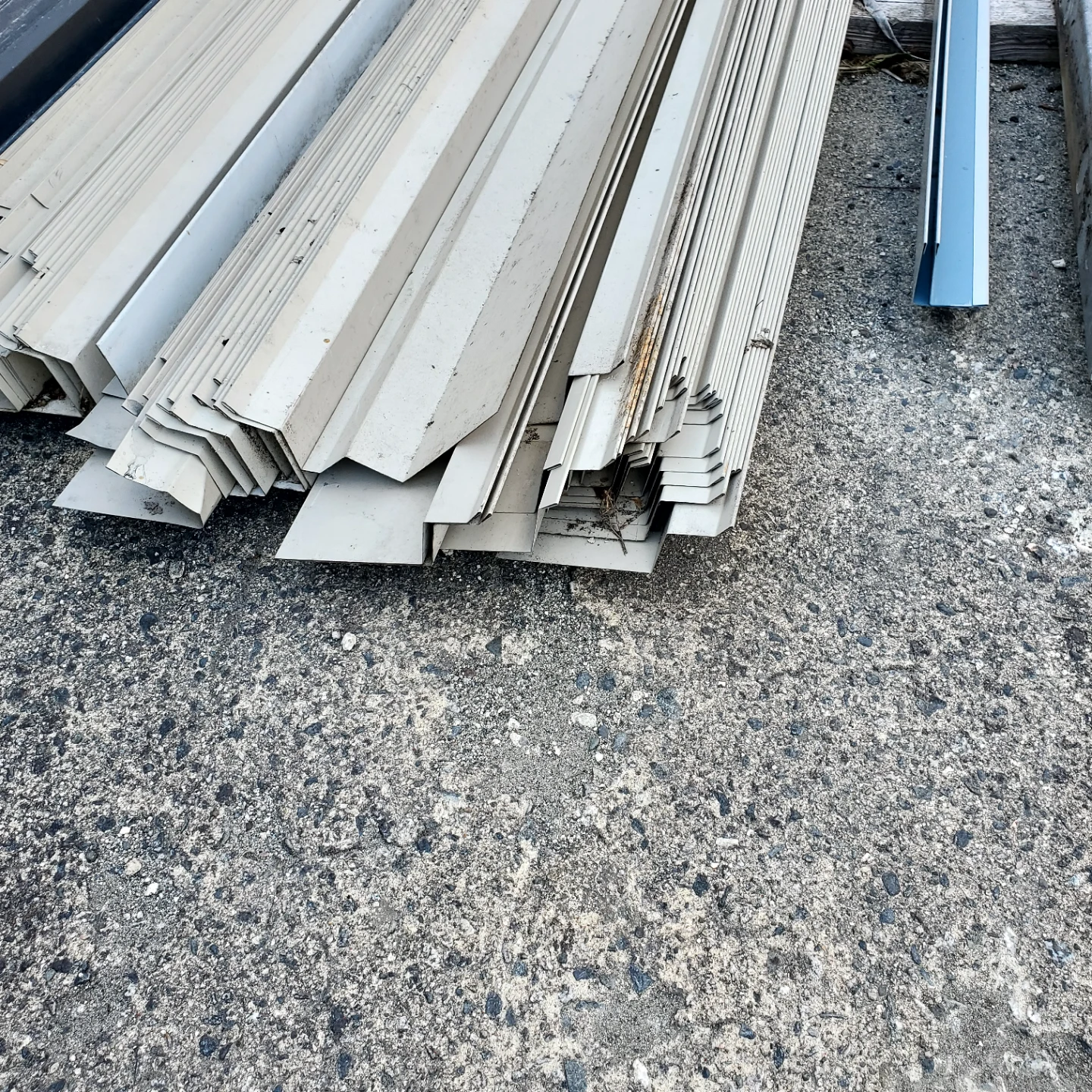 Assorted Metal Flashing and Trim Pieces - photo 3