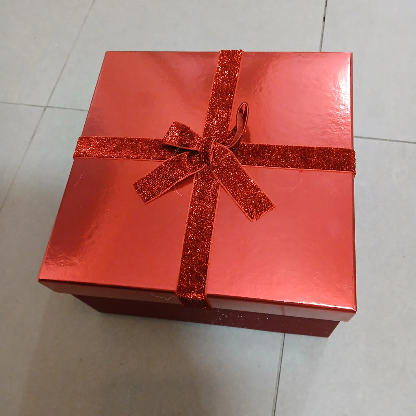 ⚽ Red Sparkly Gift Box