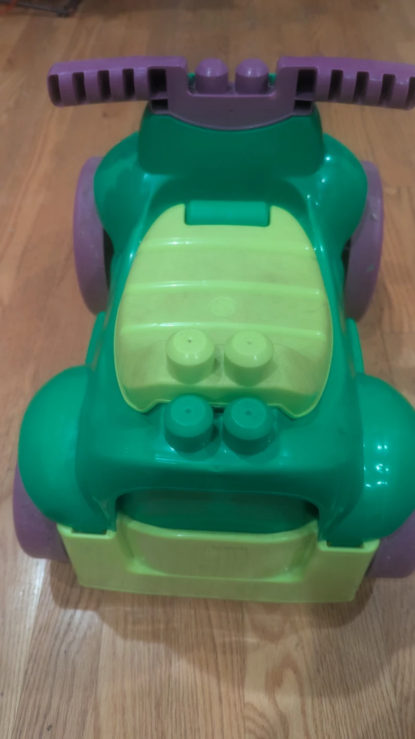 Megablocks Green Ride-On Toy with blocks and Storage Compartment - photo 3