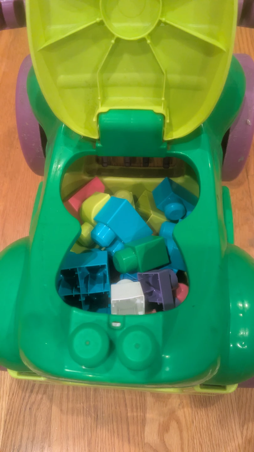 Megablocks Green Ride-On Toy with blocks and Storage Compartment - photo 4