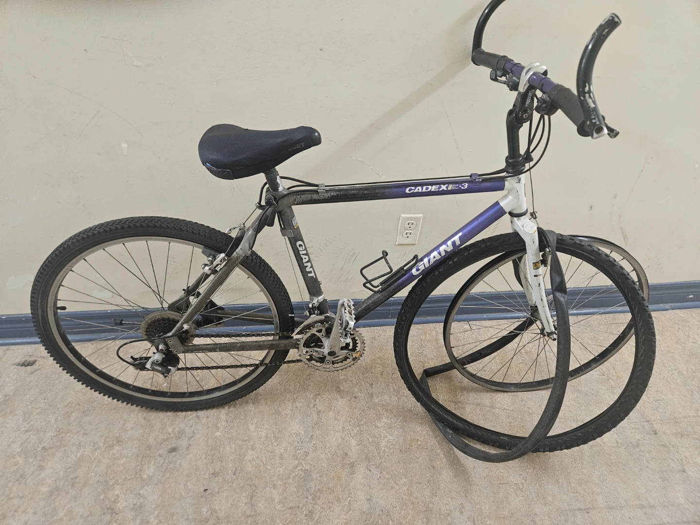 Giant Cadex CFR 3 Mountain Bike (Pick up only!!) - photo 2
