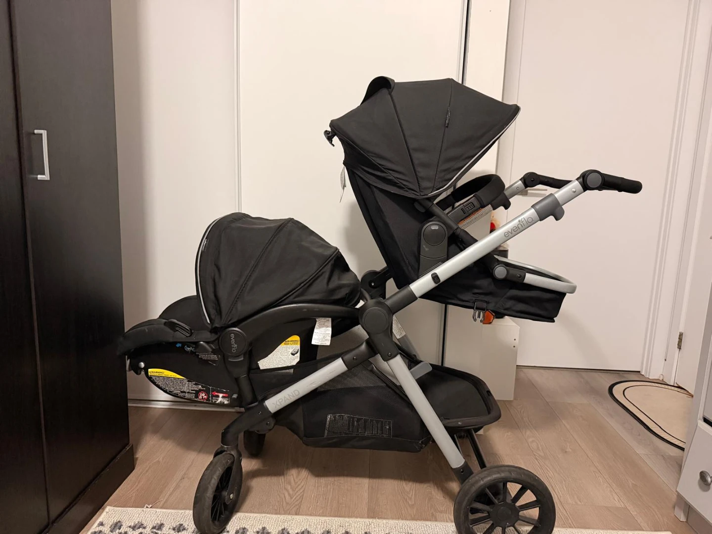 Evenflo pivot xpand double stroller  with Car Seat
