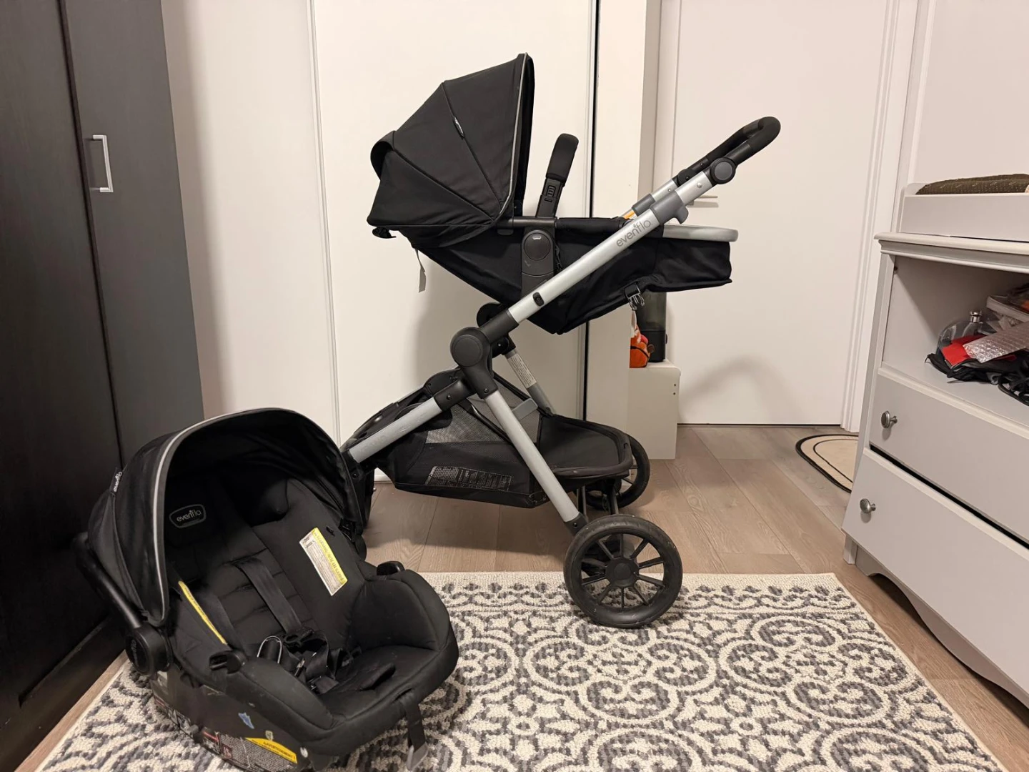 Evenflo pivot xpand double stroller  with Car Seat - photo 3
