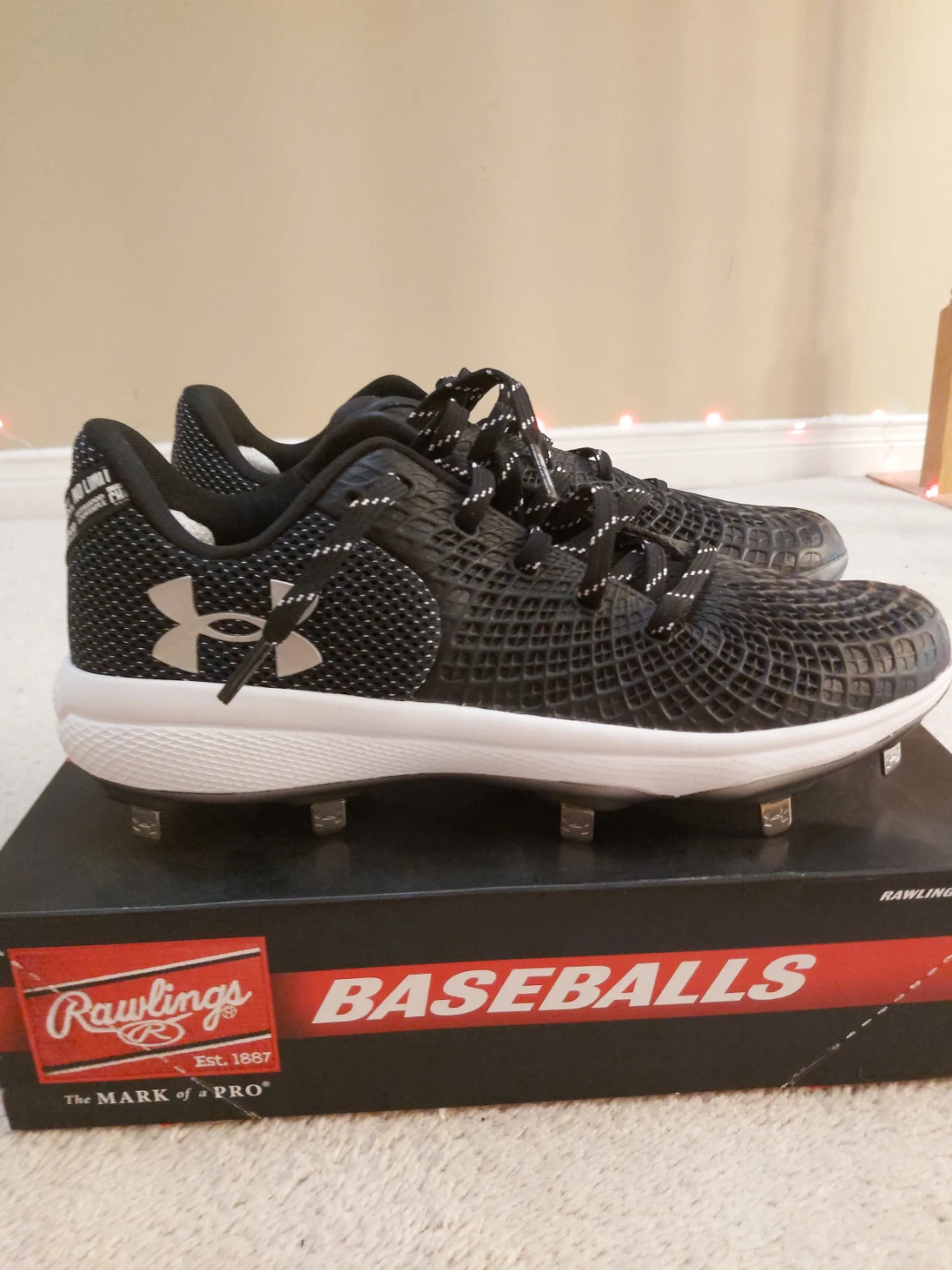 NEW Women's Size 10 Under Armour Softball Cleats