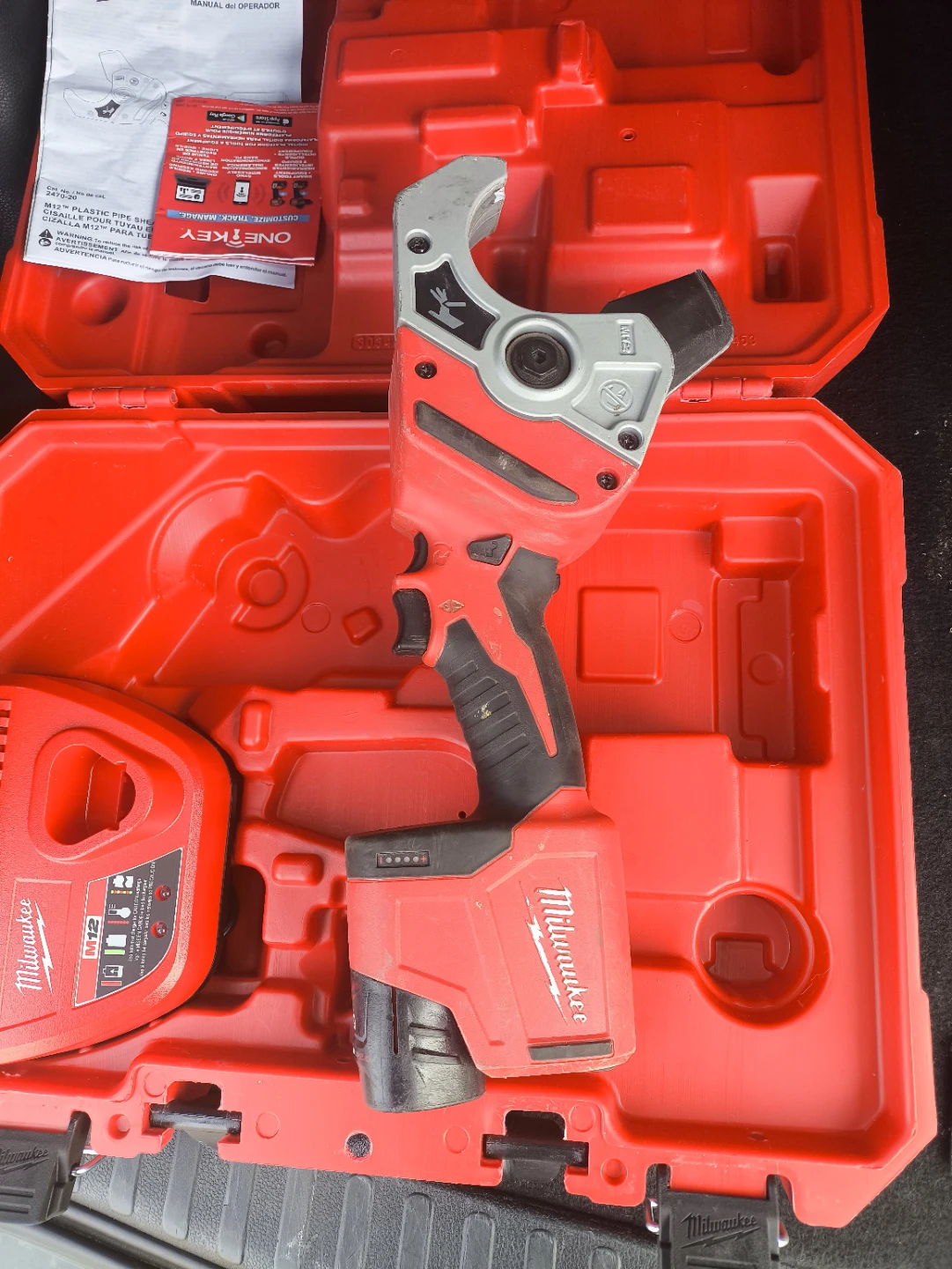 Milwaukee M12 Cordless Pipe shear kit