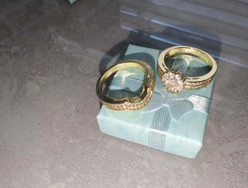 Gold tone bridal ring set with clear stones - photo 2