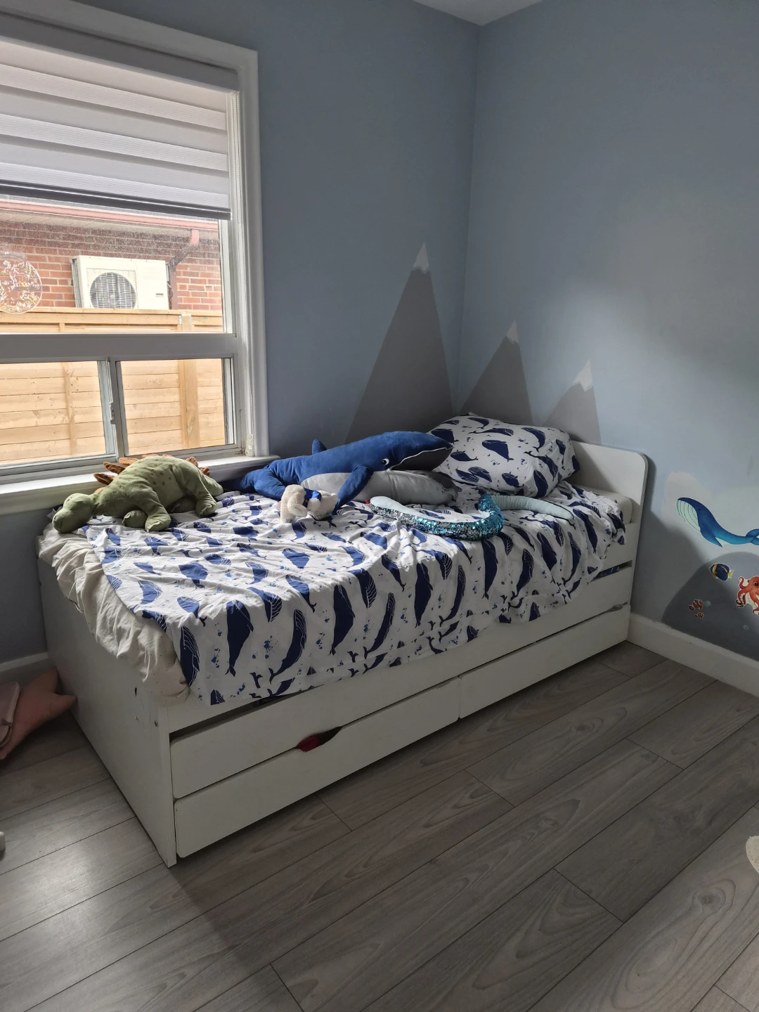 White Daybed with Trundle