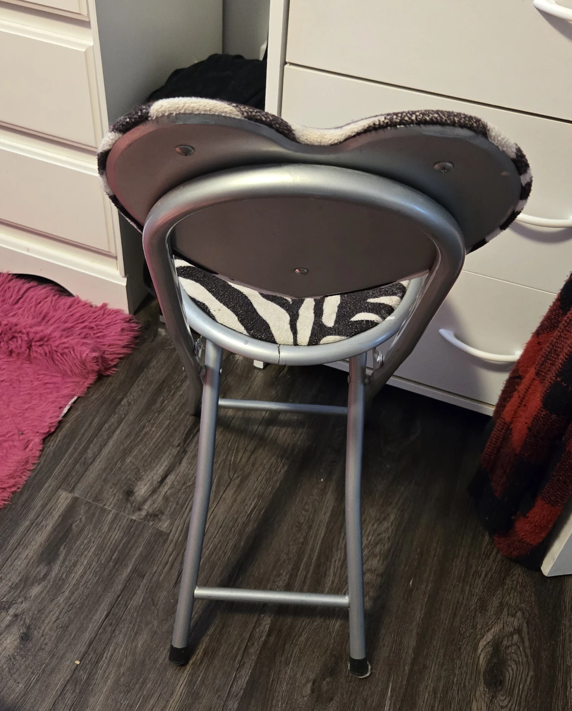 Zebra Print Heart Back Folding Chair - photo 3