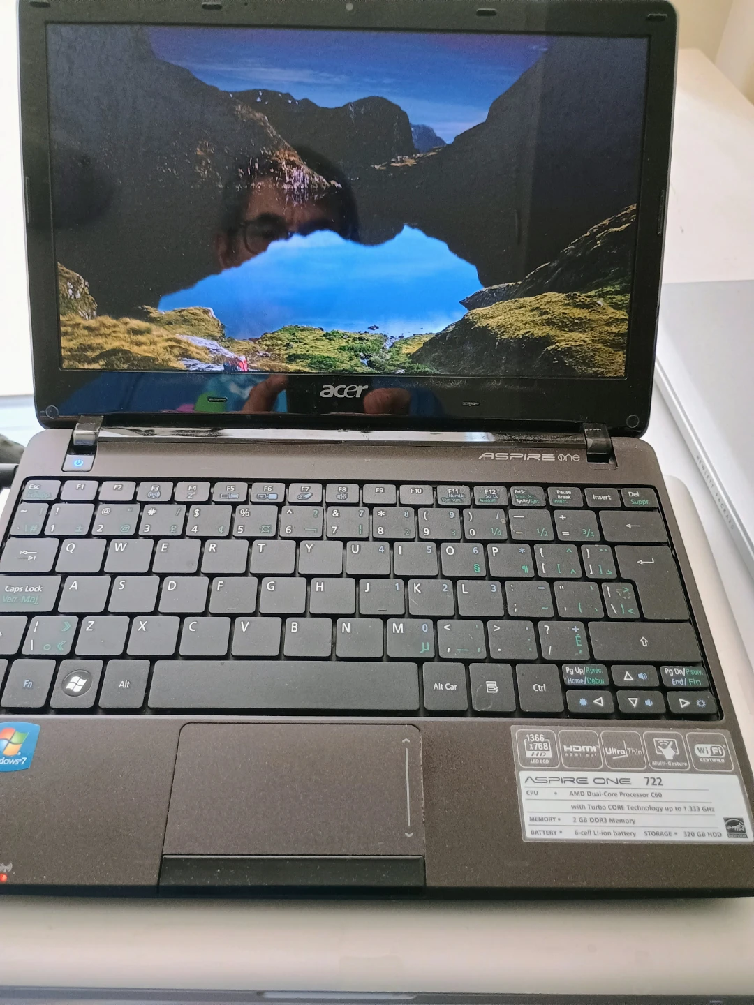 ⚽  Acer Aspire One 722 Laptop