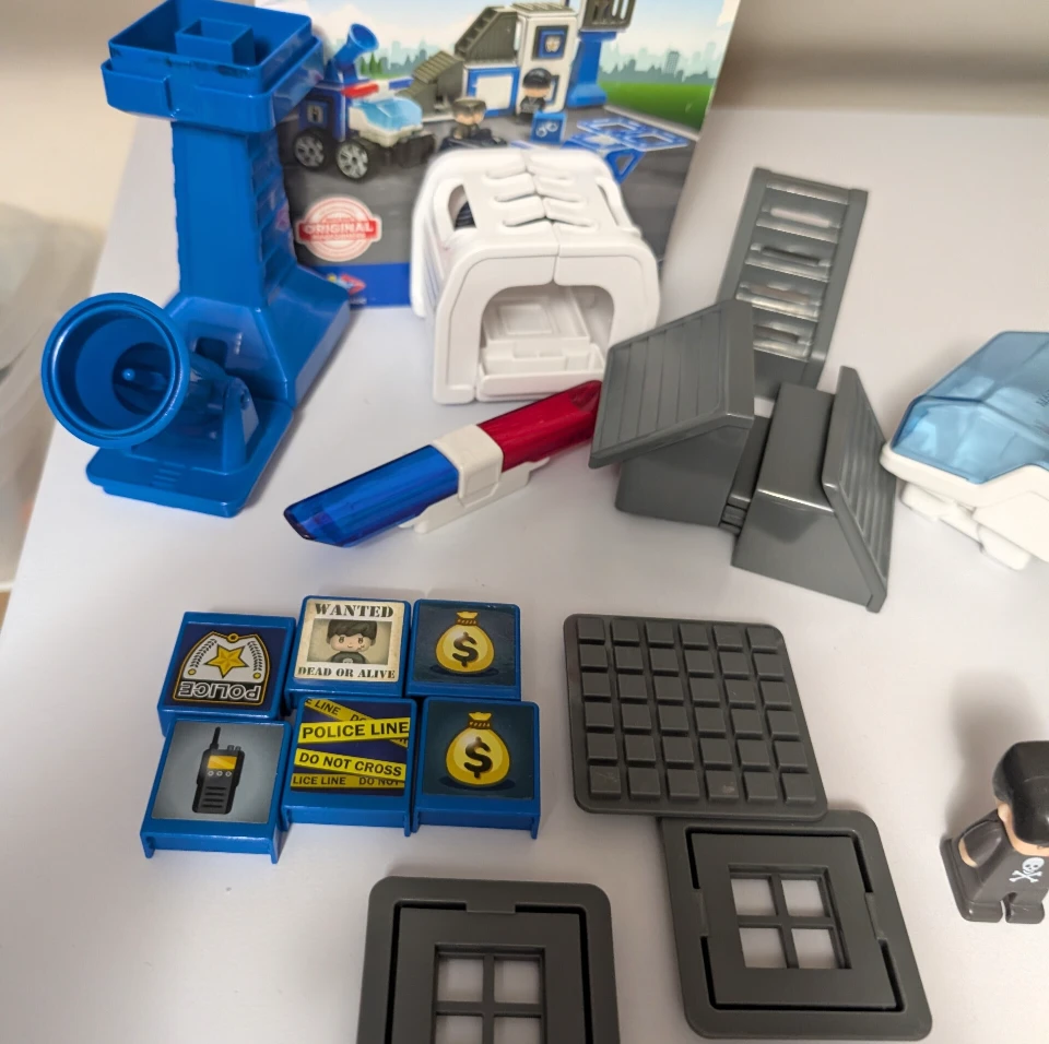 MAGFORMERS Amazing Police Set Pieces