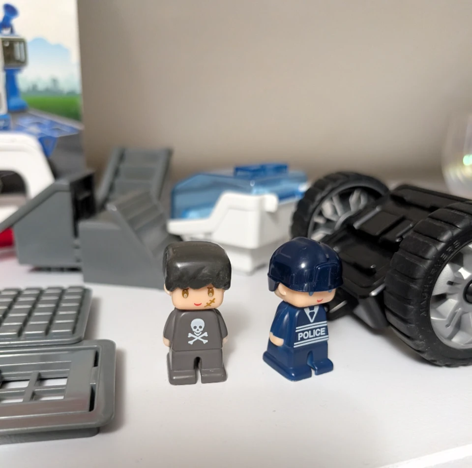 MAGFORMERS Amazing Police Set Pieces - photo 4