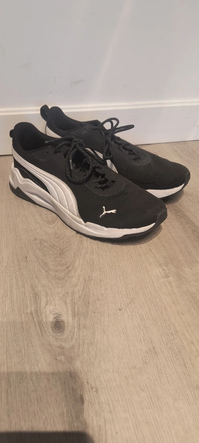 Puma Sneakers (Men's 9.5)