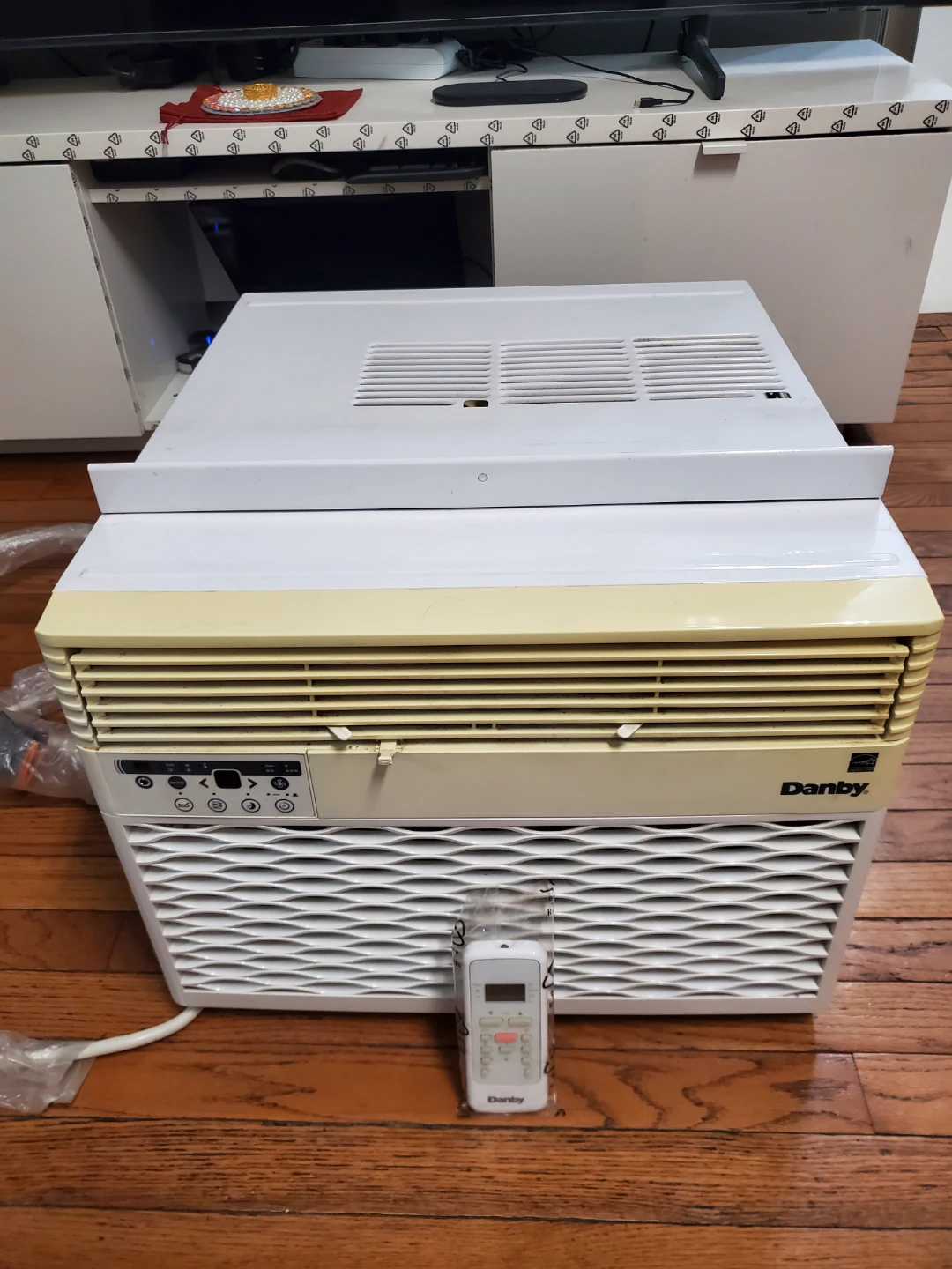 Danby Window Air Conditioner 12000 btu - photo 2