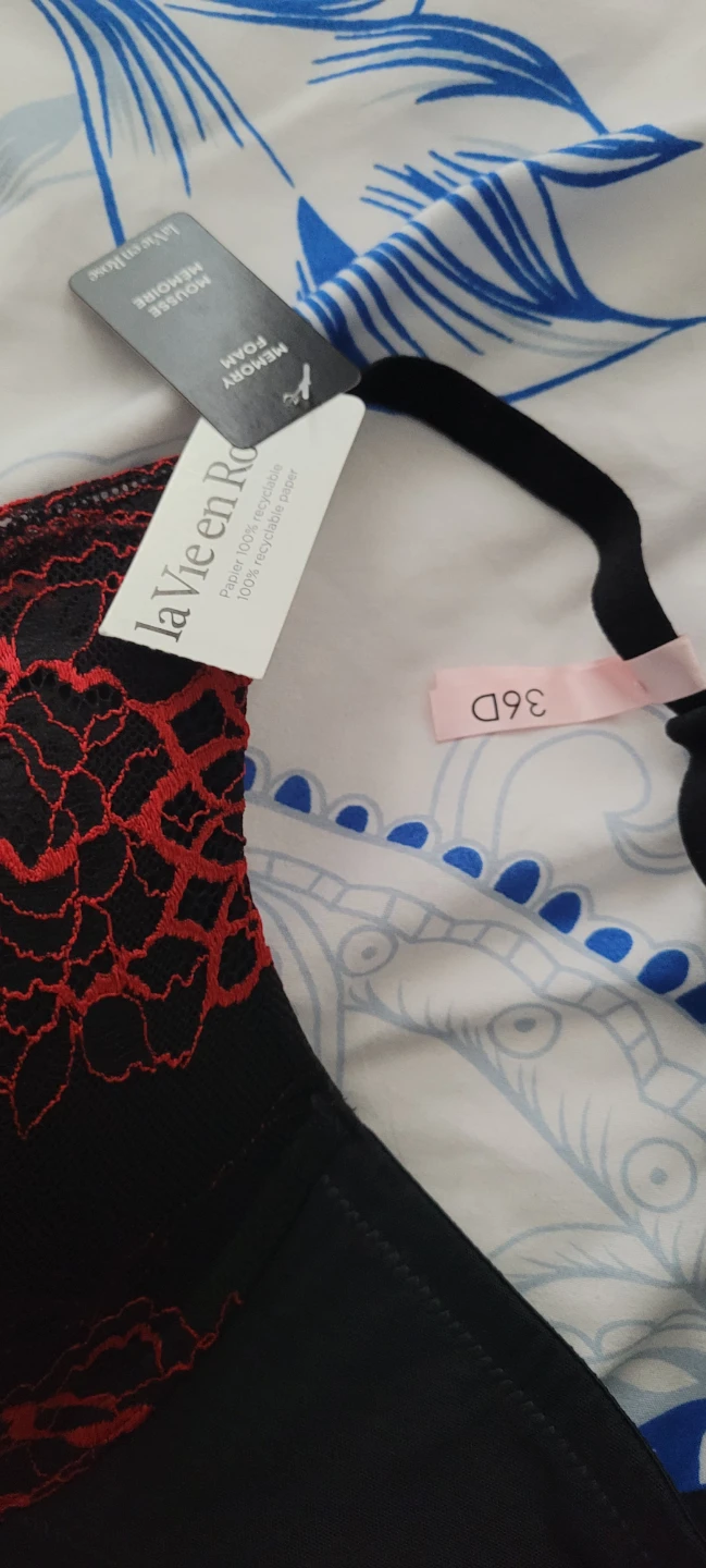 La Vie en Rose Black & Red Lace Bra 36D - photo 2