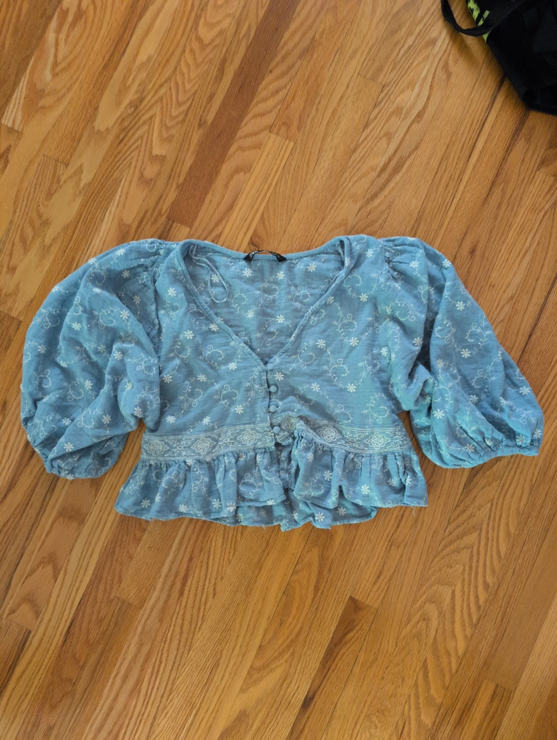 Blue Embroidered Peasant Blouse ⚽