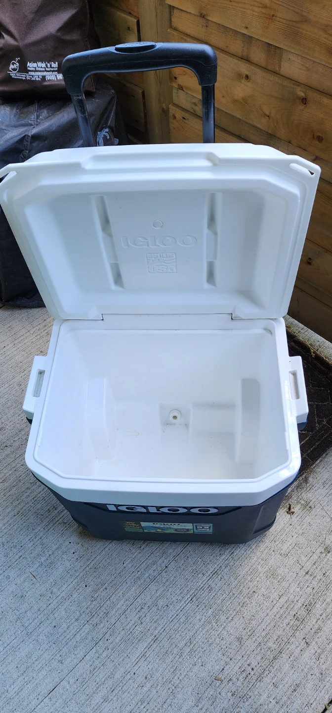 Igloo Latitude 60 Roller Cooler - photo 3