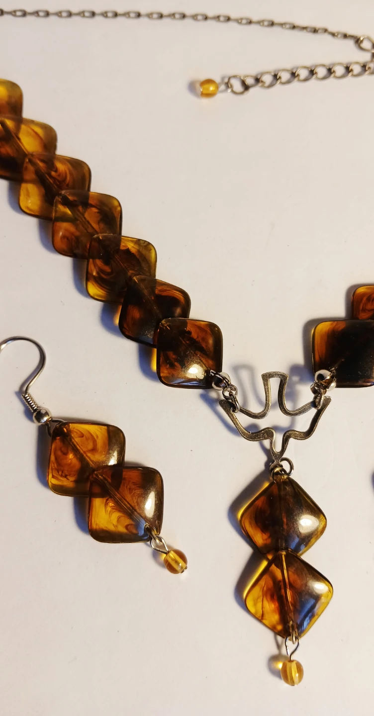 Amber-toned Rhombus Beaded Necklace and Earring Set - photo 5