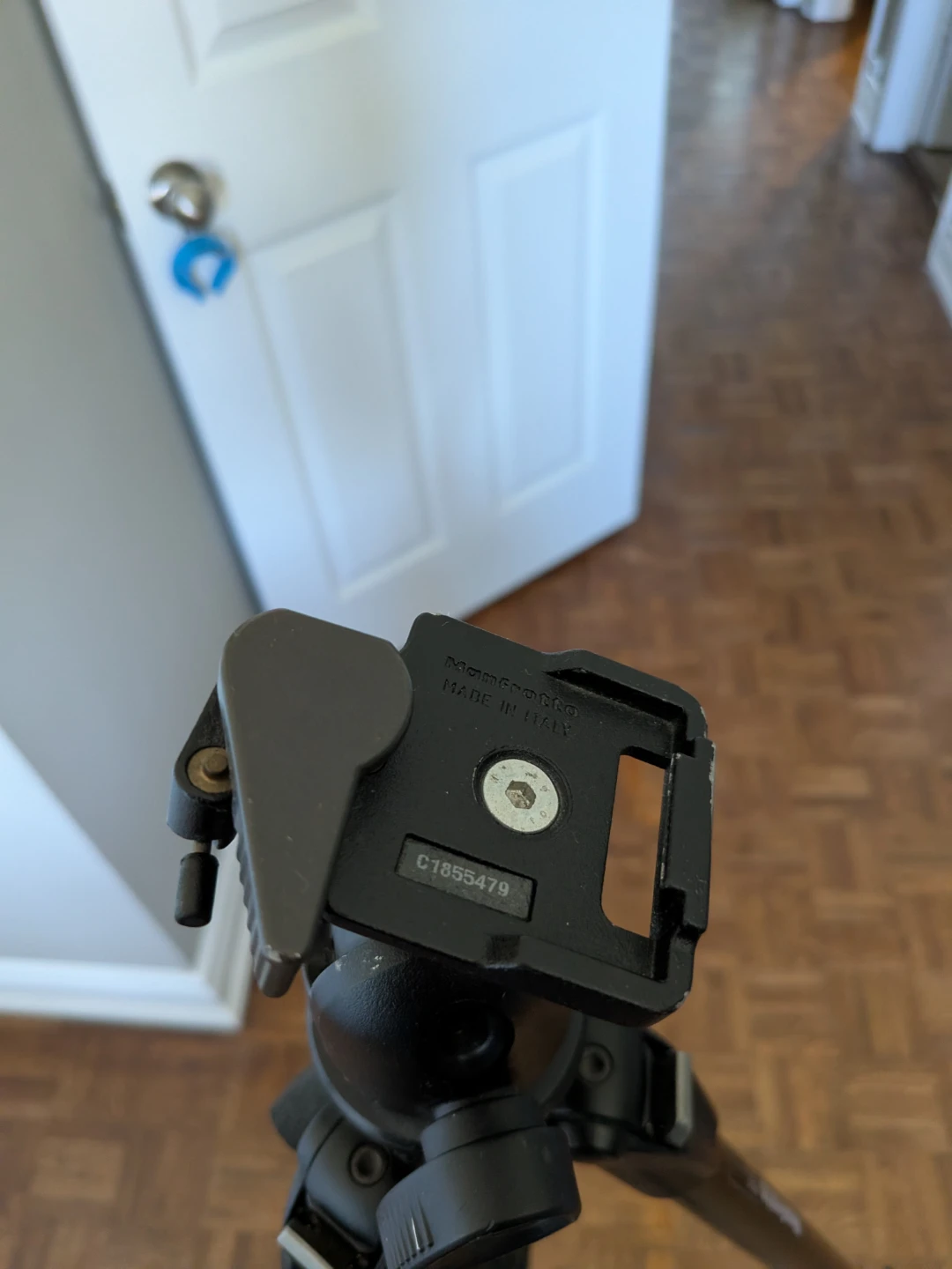 Manfrotto lightweight tripod - photo 4