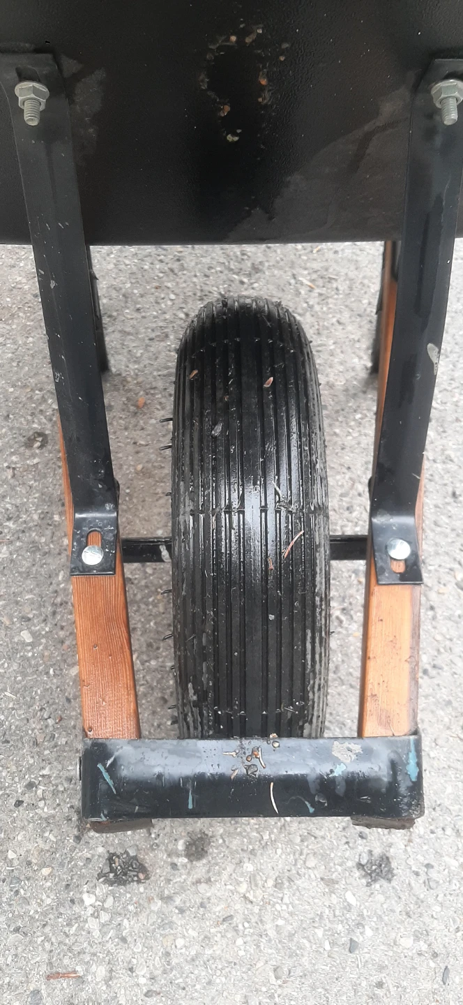 Premium BENCHMARK Black Wheelbarrow - photo 3