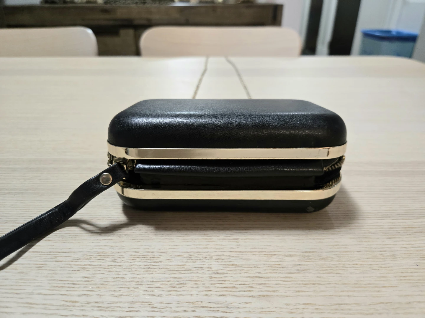 Black small clutch with chain strap - photo 2