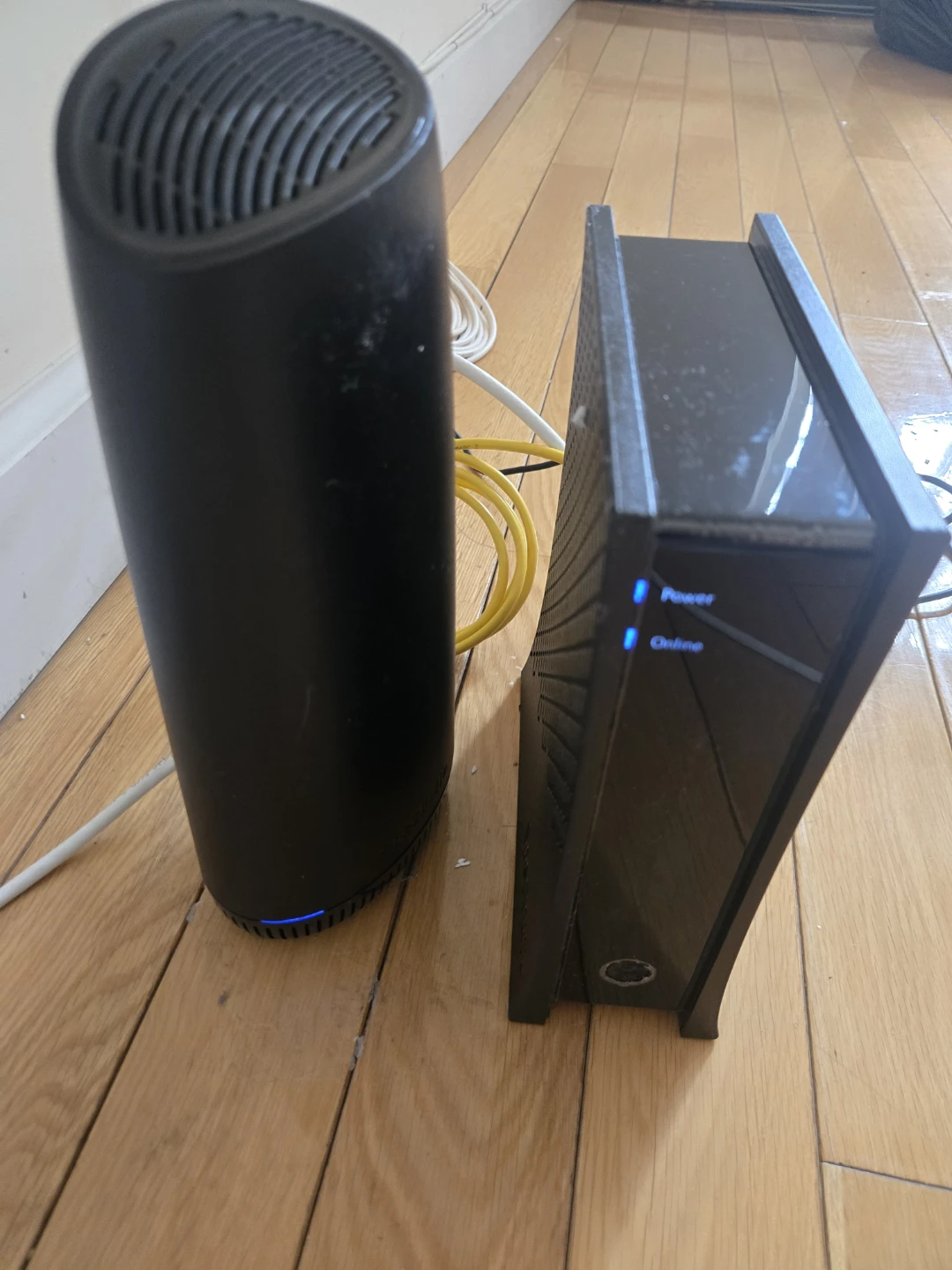 Netgear Nighthawk WiFi Router and Modem - photo 2