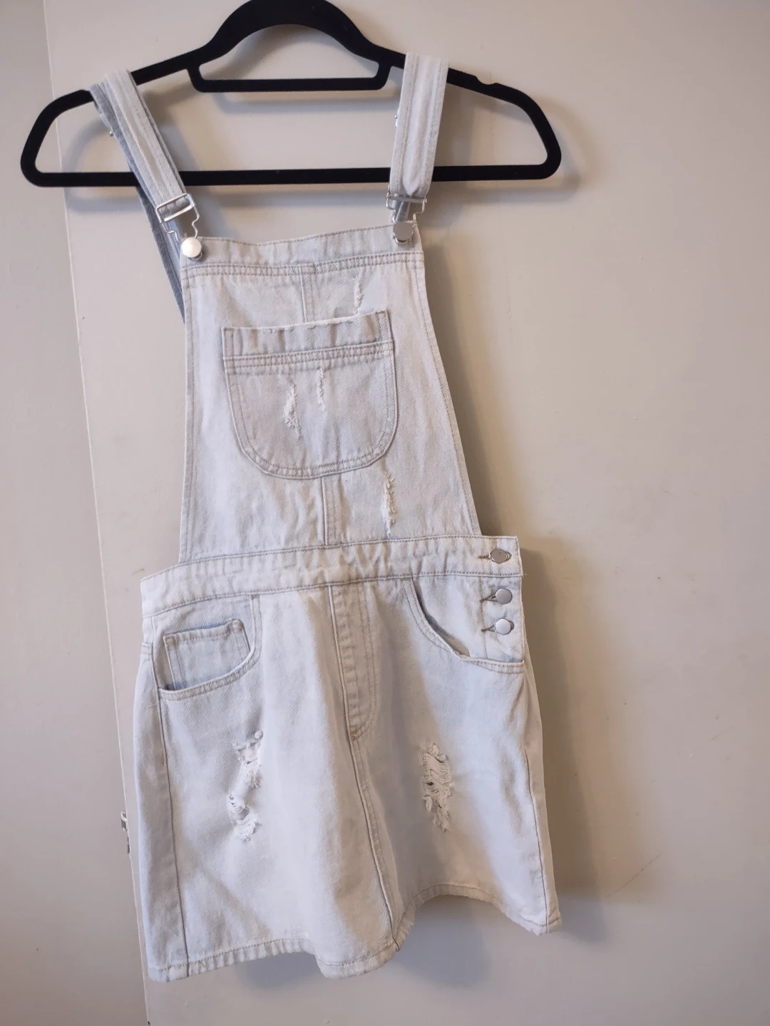 (NEW)Forever 21 Light Wash Denim Distressed Pinafore Dress