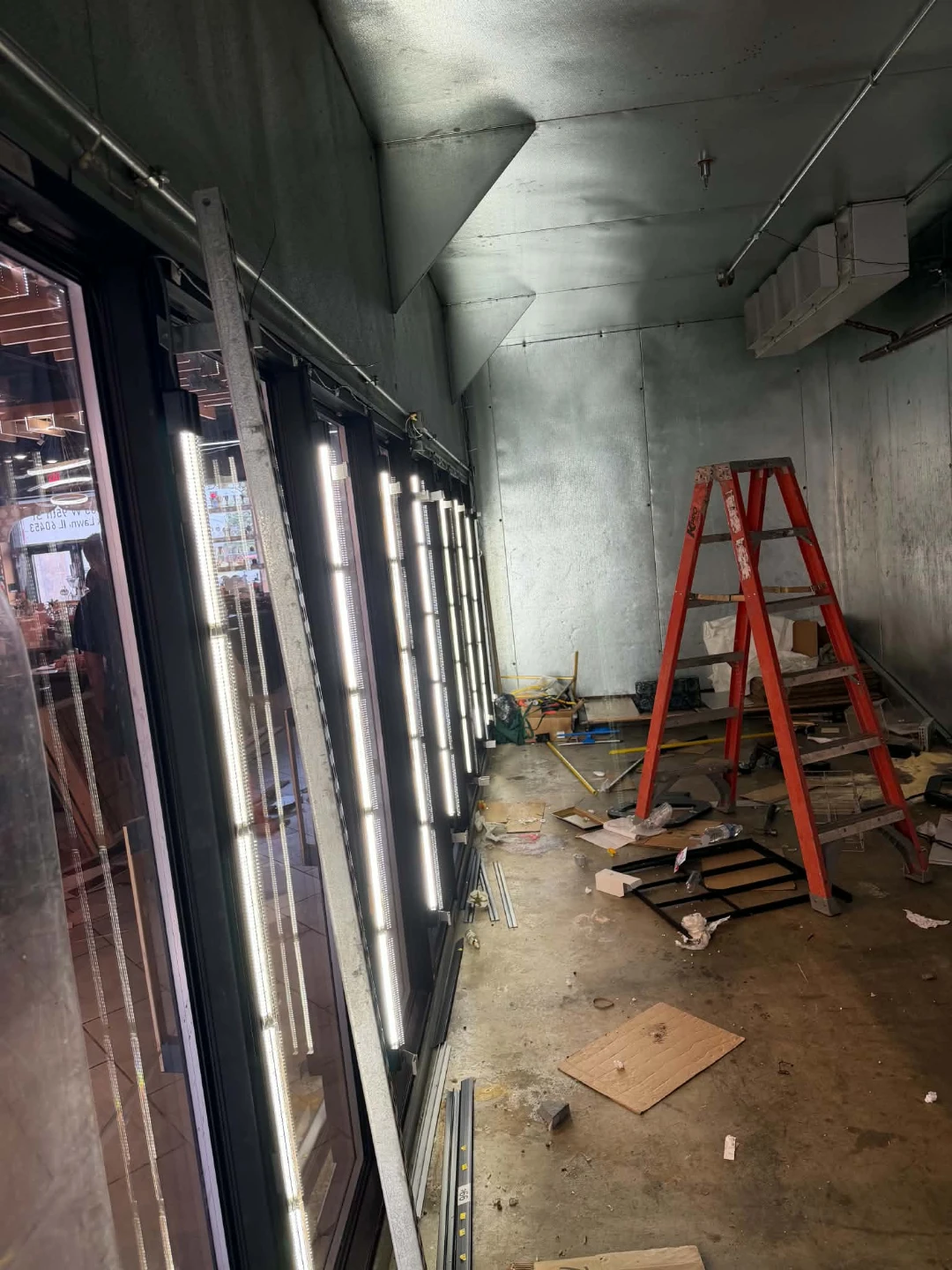 Used Commercial walk-in cooler. 28x10x10 - photo 4