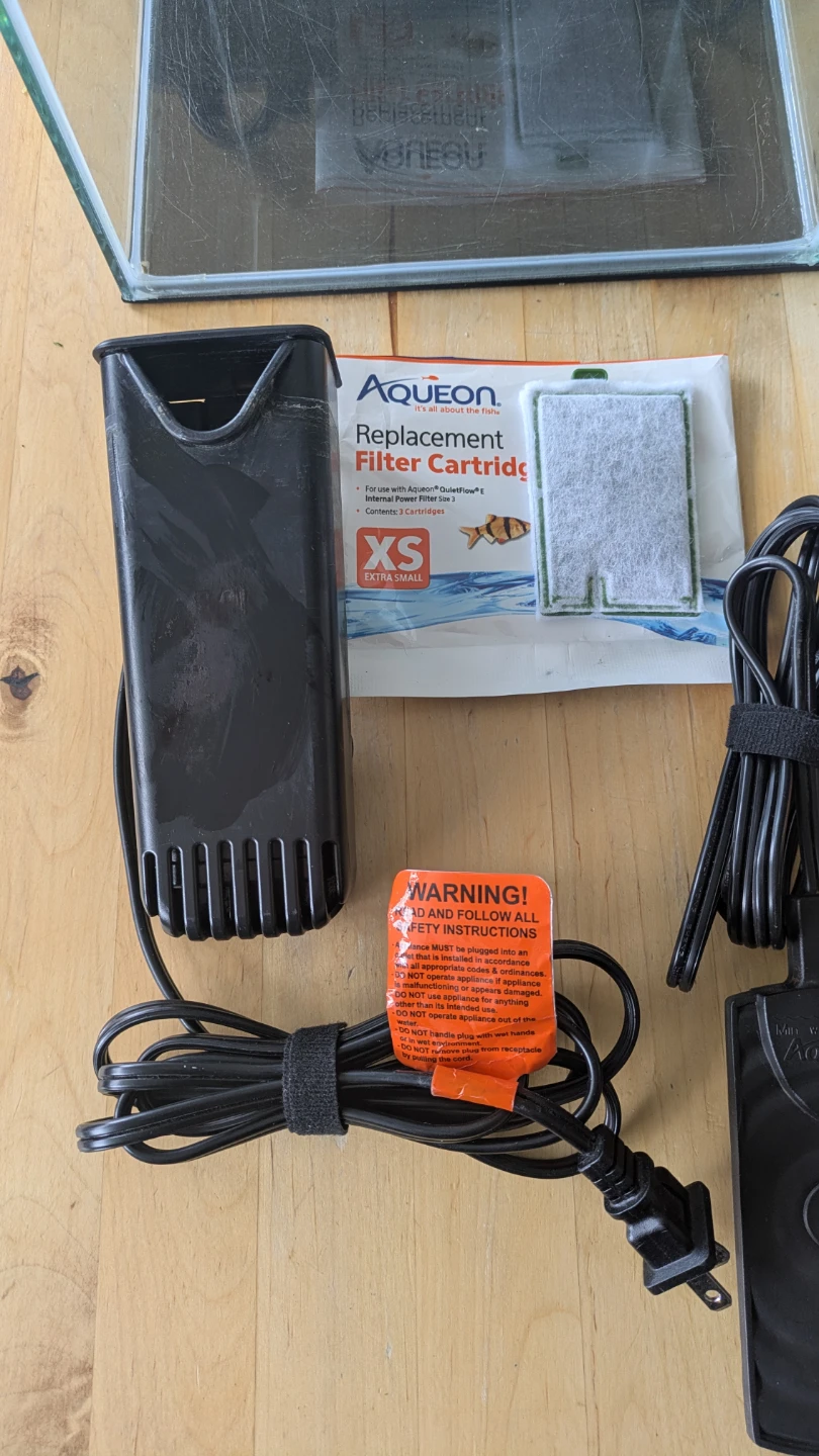 Aqueon 2-Gallon Rimless Glass Fish Tank Kit - photo 2