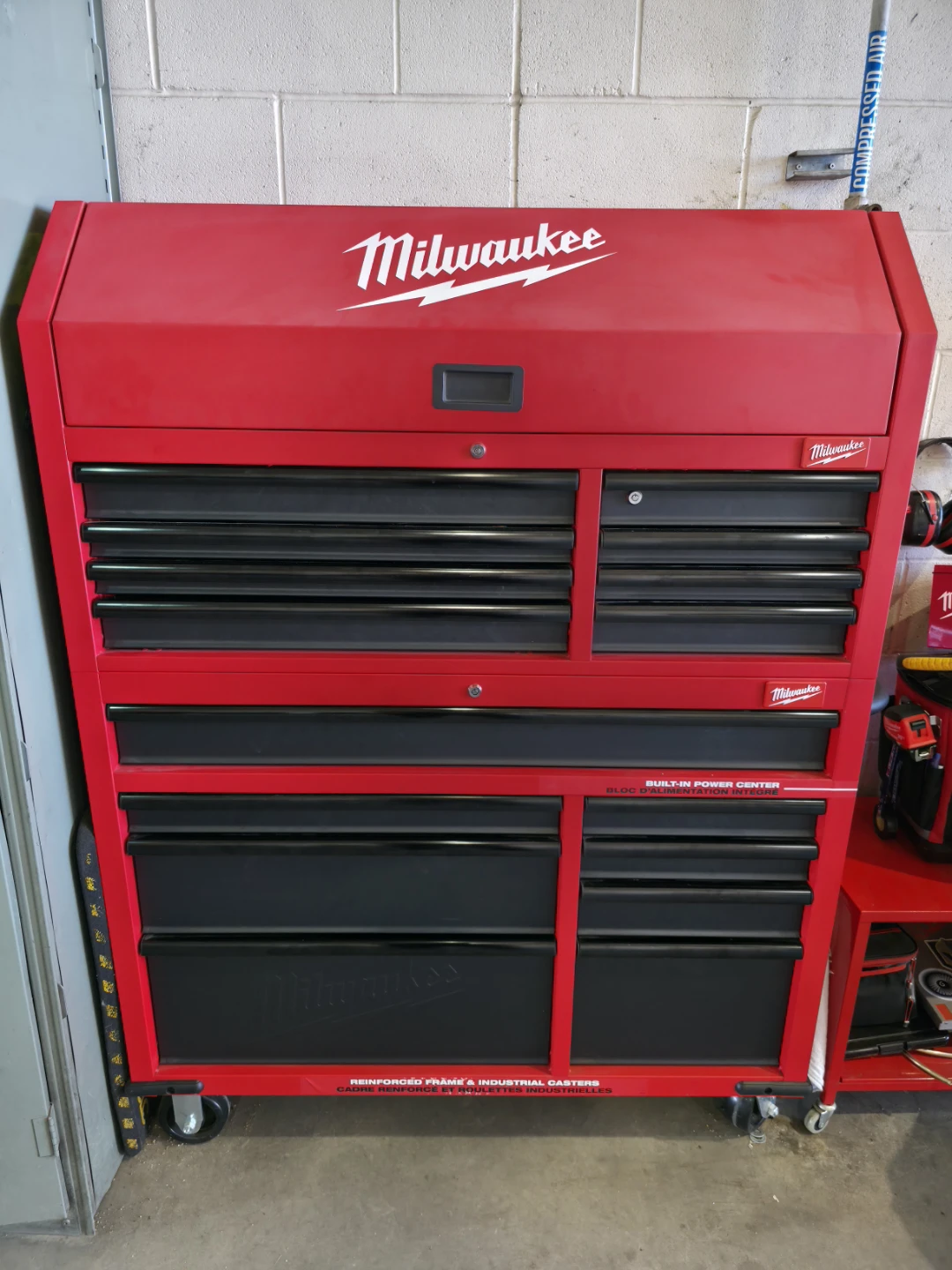 Milwaukee 46" Tool Box & Hutch Package - photo 2