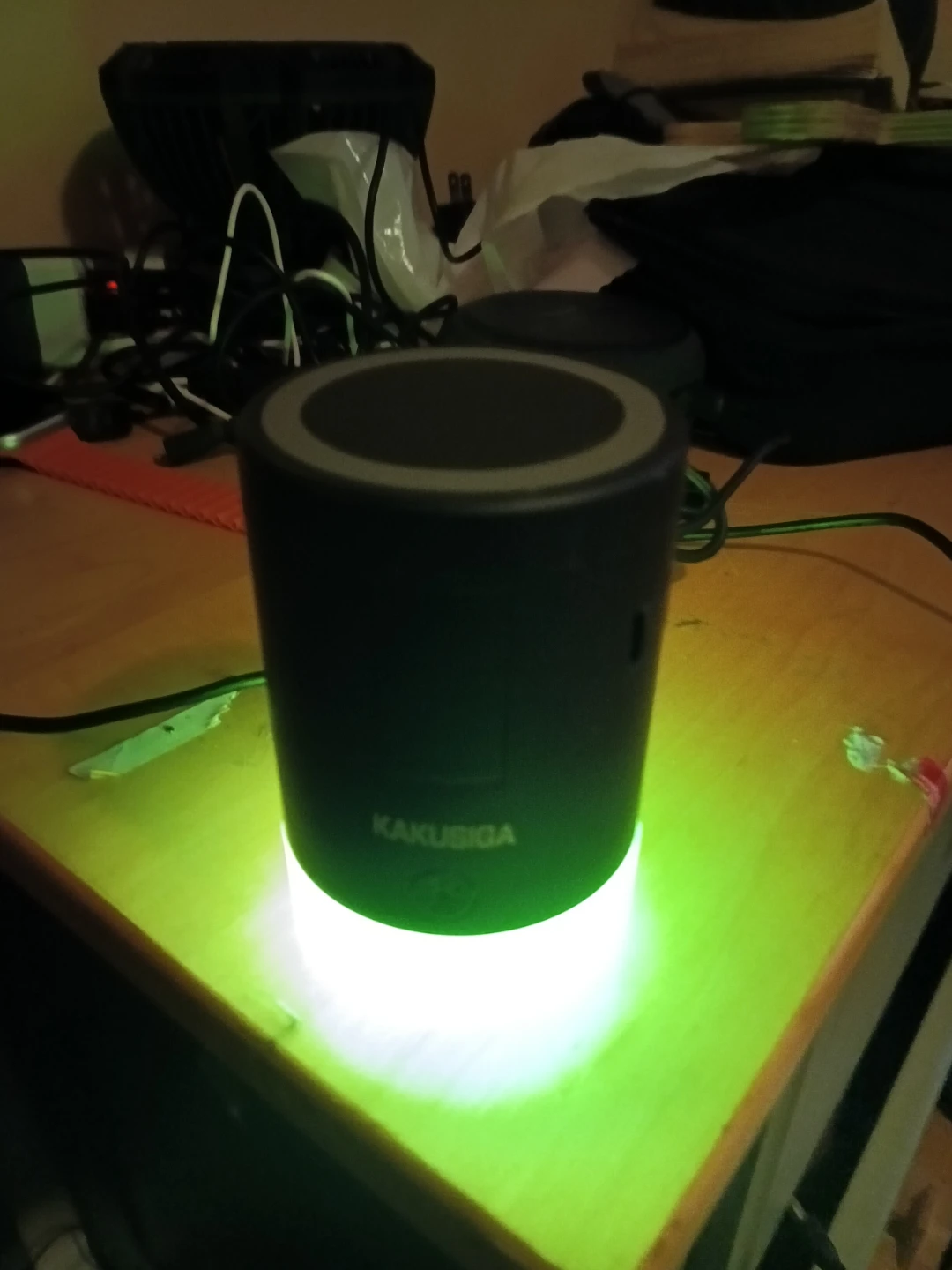 KAKUSIGA Portable Wireless Charger Lamp