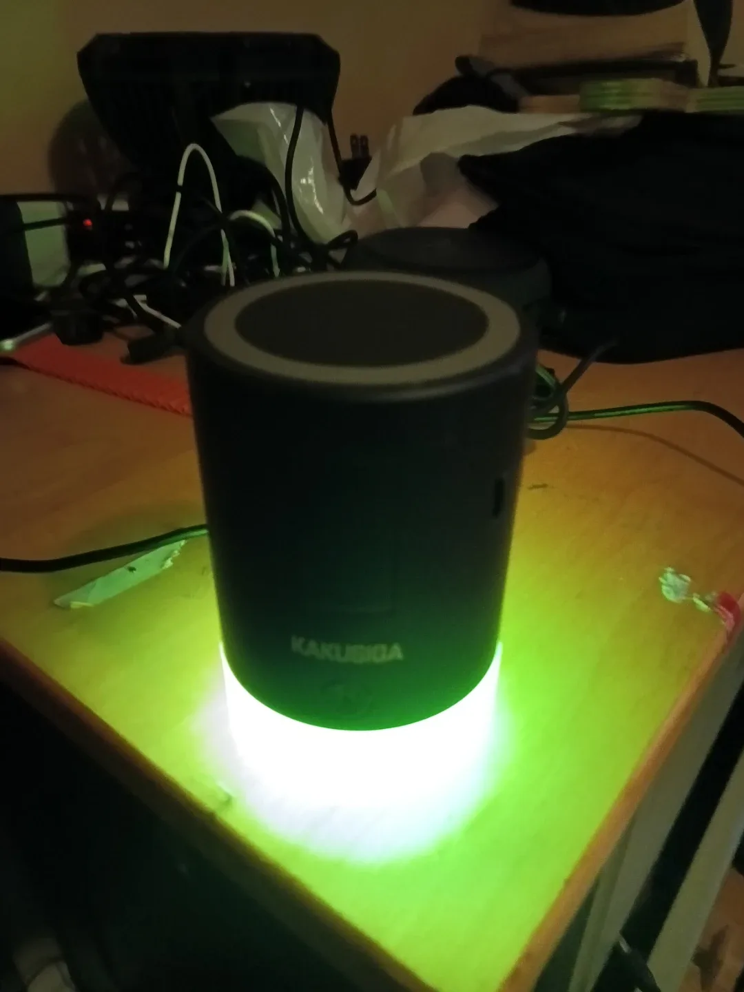 KAKUSIGA Portable Wireless Charger Lamp