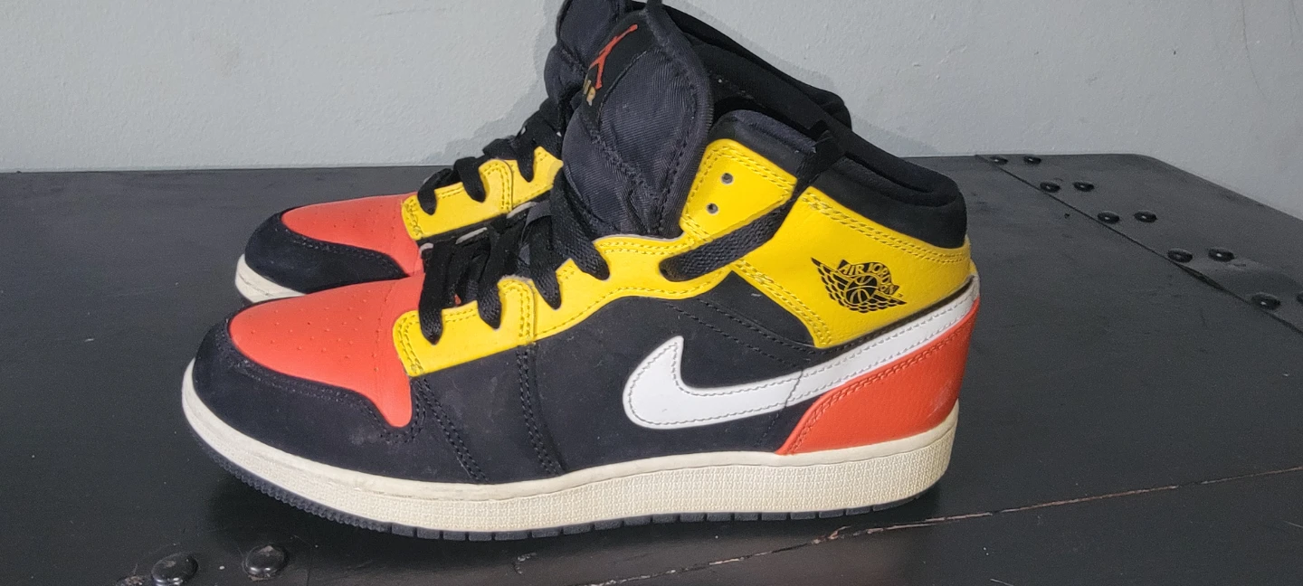 Air Jordan 1 Mid SE Amarillo Orange US 7 - photo 2