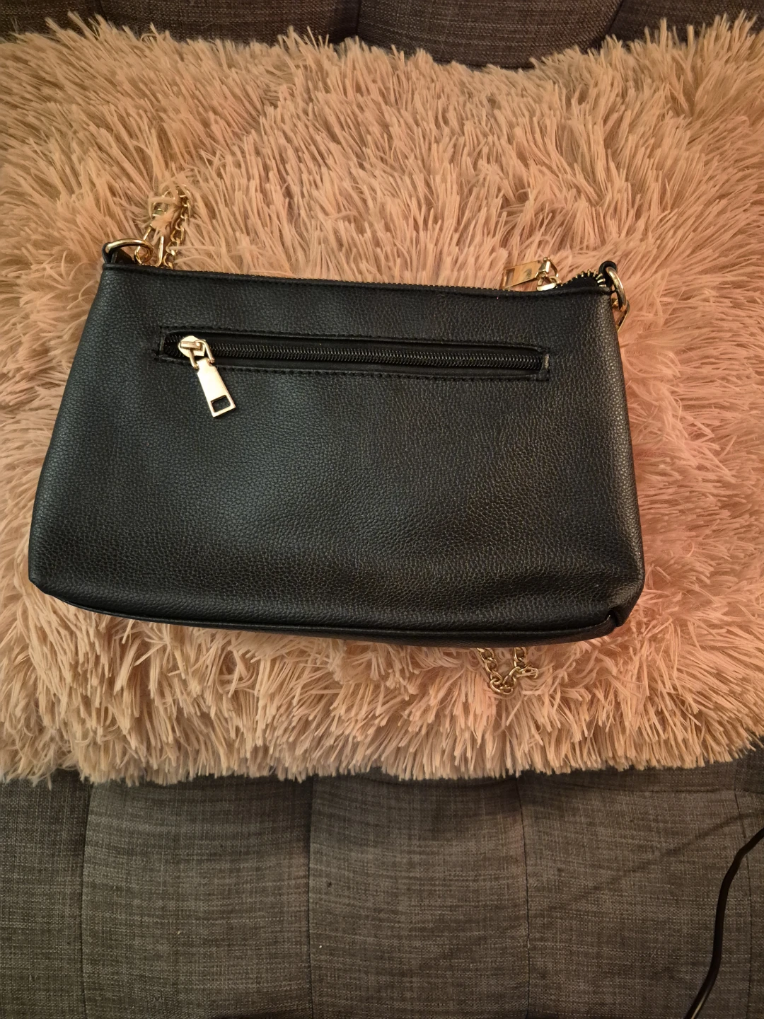 Black crossbody purse with gold chain - photo 4