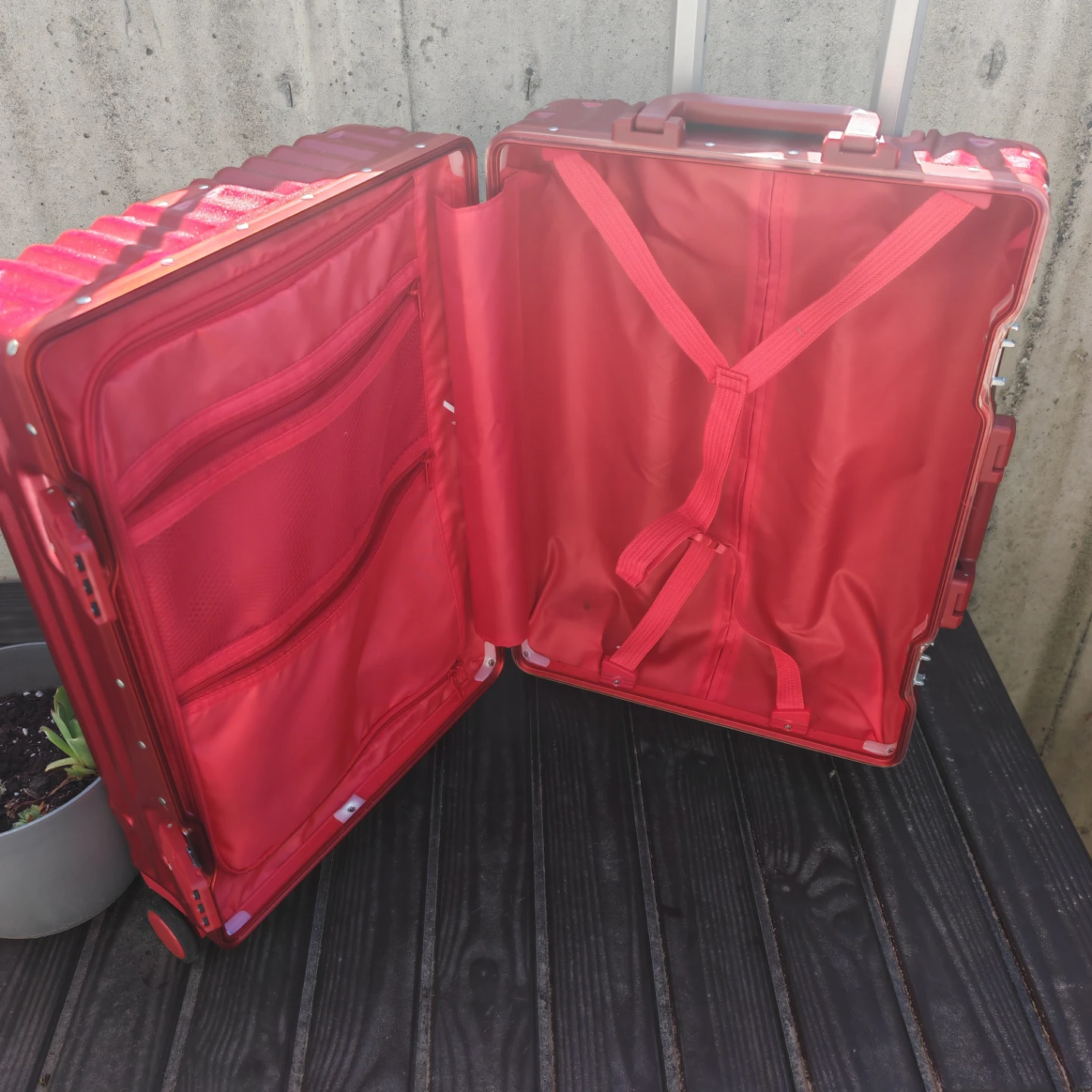 19 inch hard side carryon - photo 2