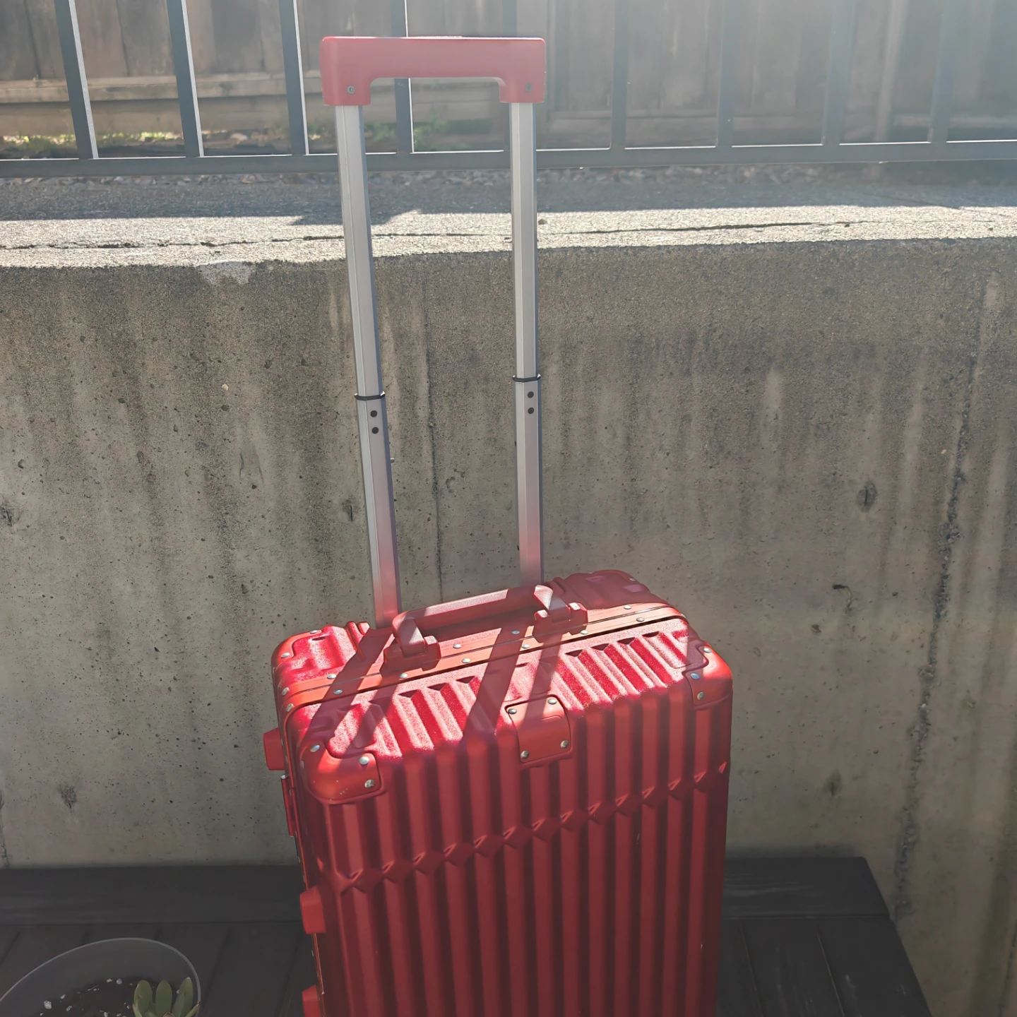 19 inch hard side carryon - photo 3