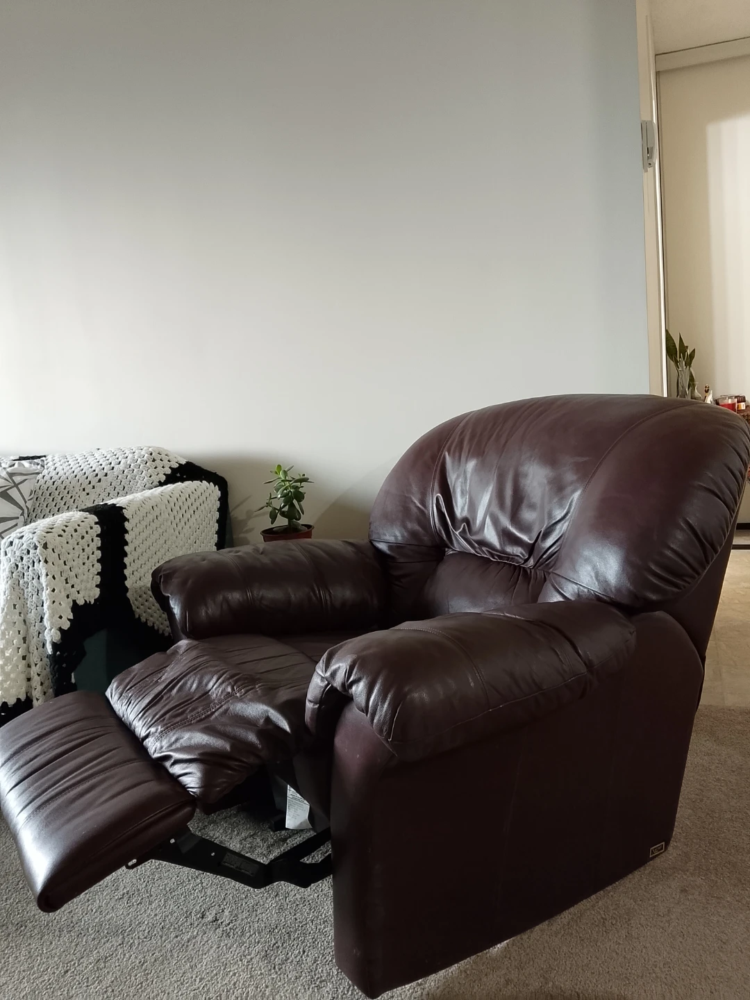 Brown Leather Recliner Chair - photo 3