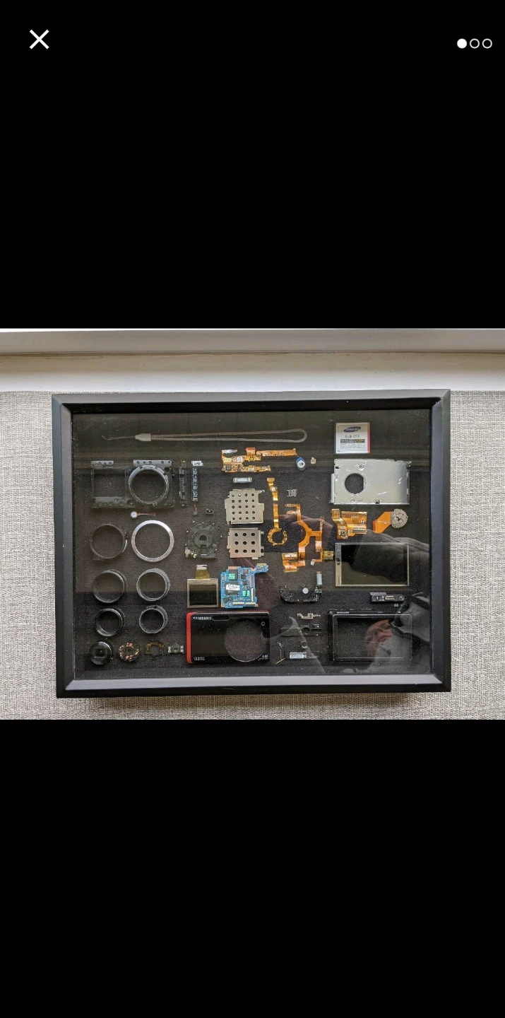 📷 Deconstructed Samsung digital camera