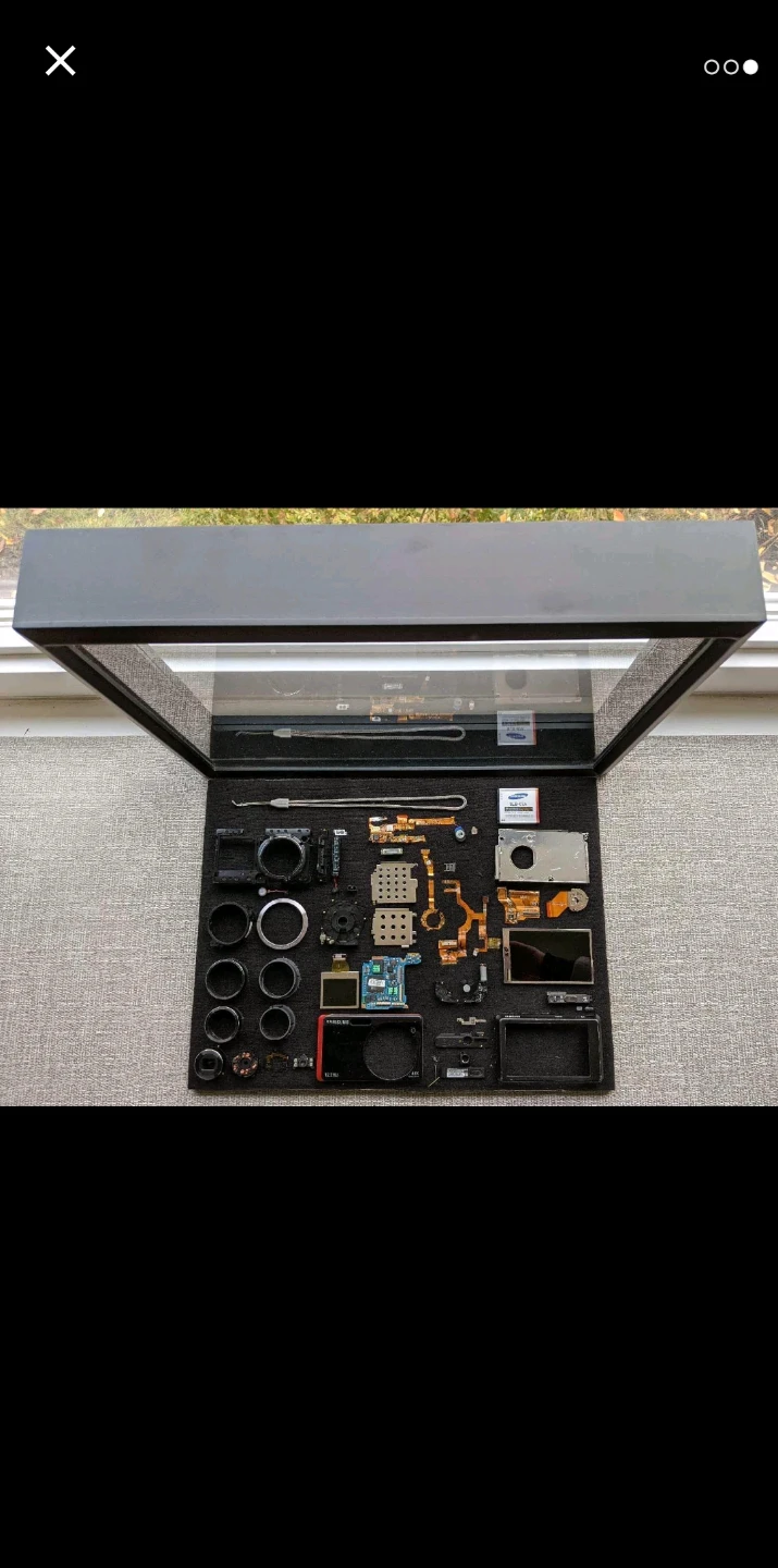 📷 Deconstructed Samsung digital camera - photo 2